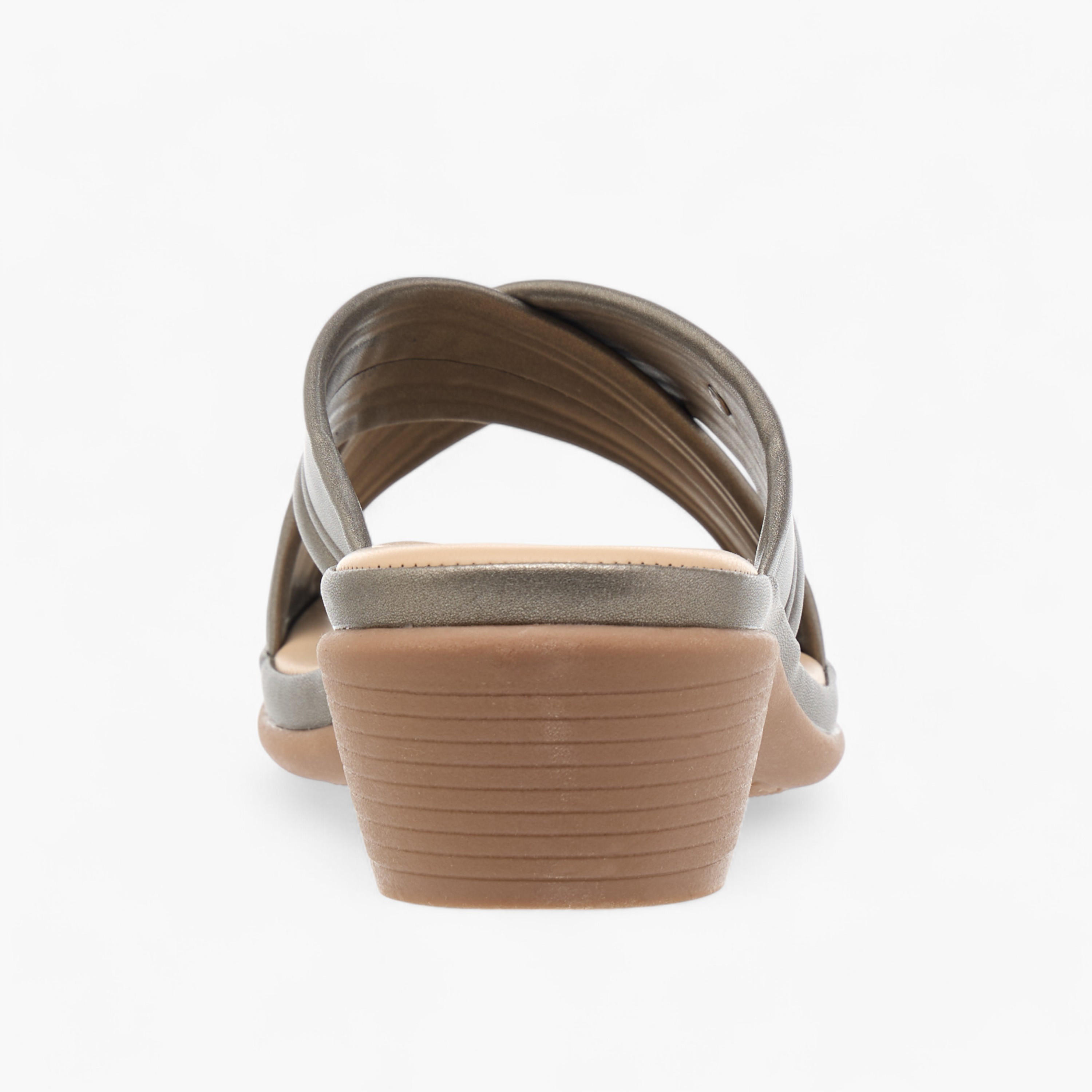 صندل مريح سهل الارتداء بحزام متقاطع وكعب سميك من فلورا بيلا-women-shoes-sandals-heeled-image-5