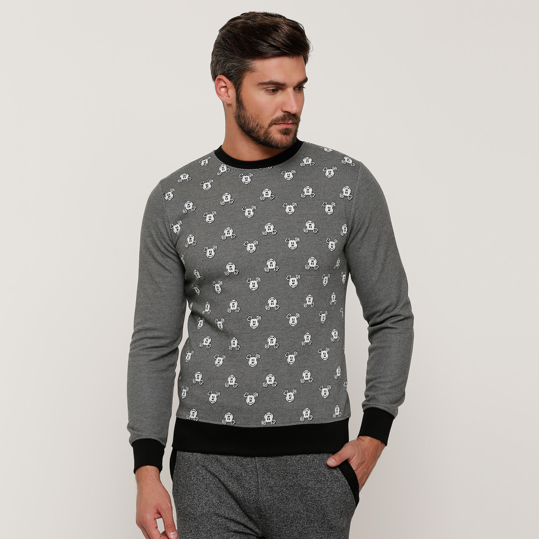 كنزة بياقة مستديرة وأكمام طويلة مع طبعات ميكي ماوس-men-clothing-sweatersandpullovers-image-1