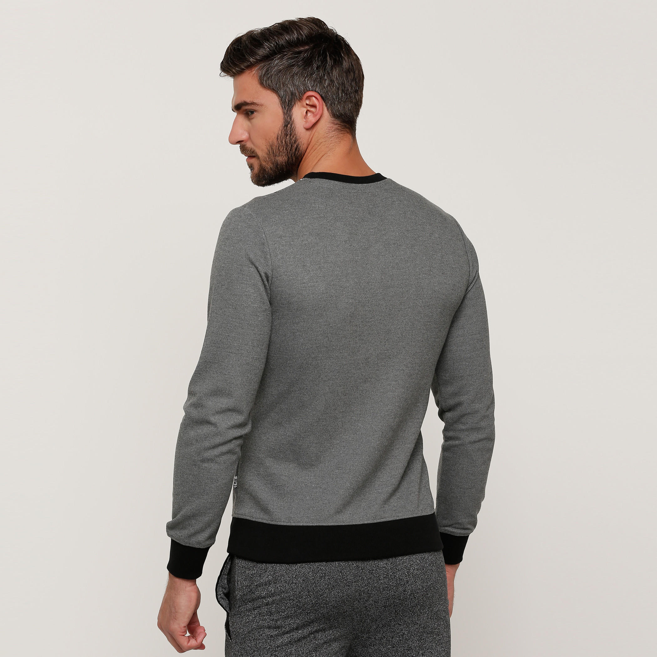 كنزة بياقة مستديرة وأكمام طويلة مع طبعات ميكي ماوس-men-clothing-sweatersandpullovers-image-2