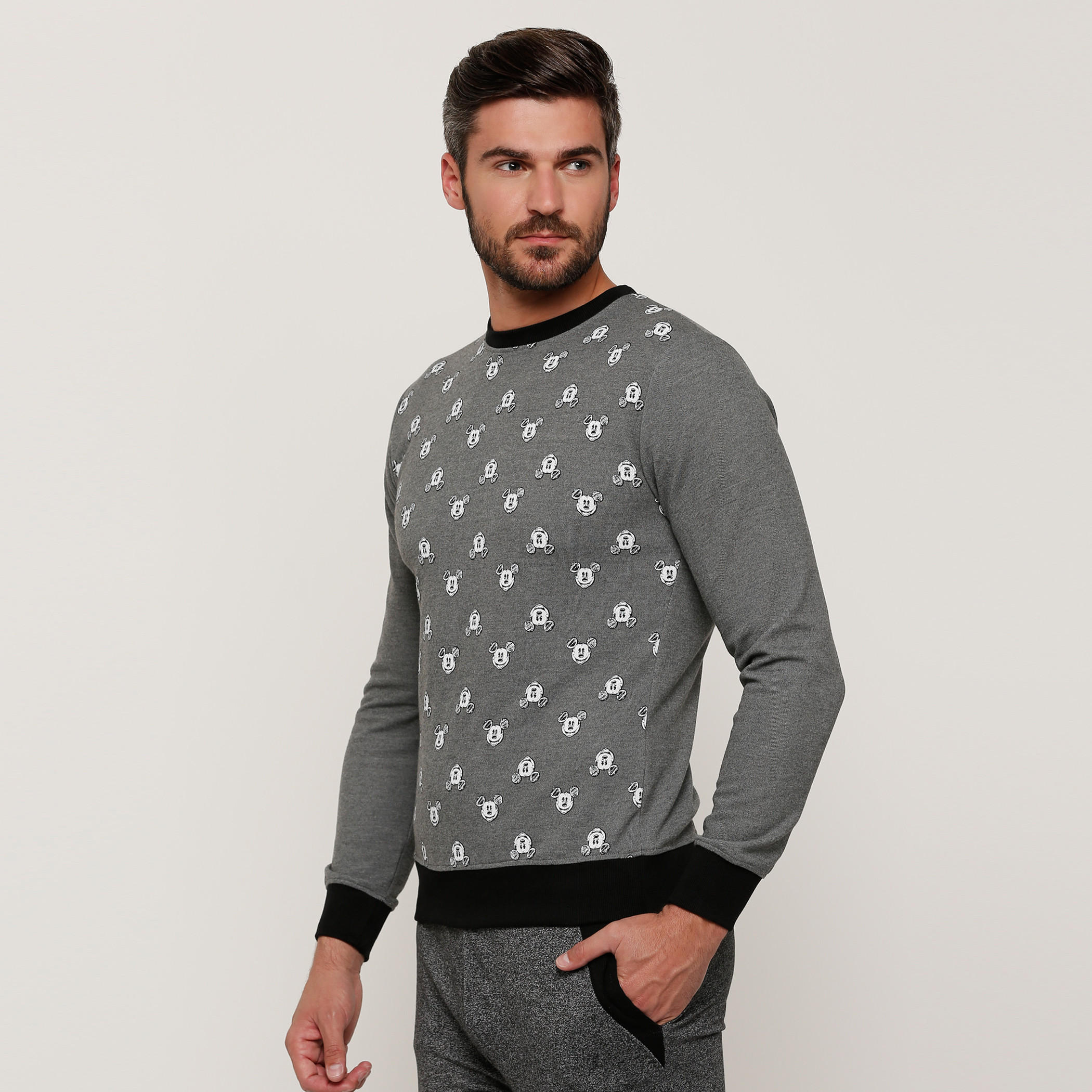 كنزة بياقة مستديرة وأكمام طويلة مع طبعات ميكي ماوس-men-clothing-sweatersandpullovers-image-3
