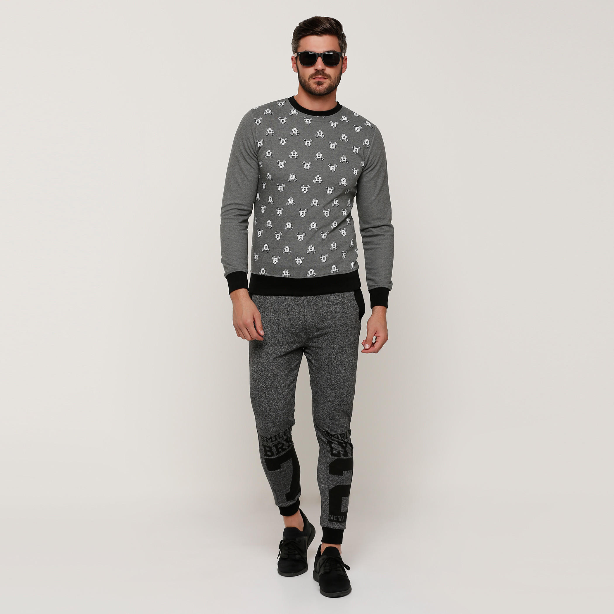 كنزة بياقة مستديرة وأكمام طويلة مع طبعات ميكي ماوس-men-clothing-sweatersandpullovers-image-5