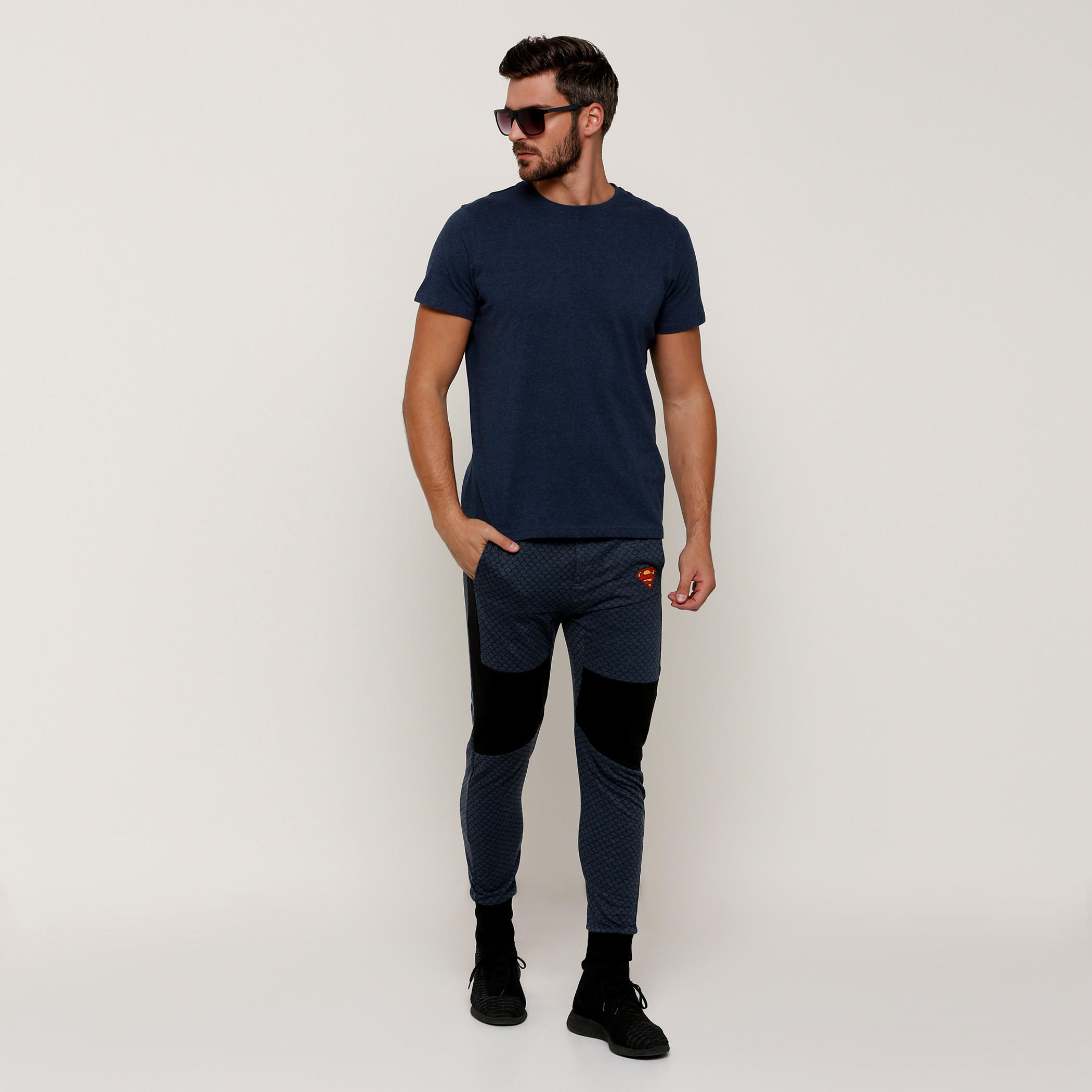 بنطال رياضي طويل بطبعات سوبر مان-men-clothing-bottoms-joggers-image-1