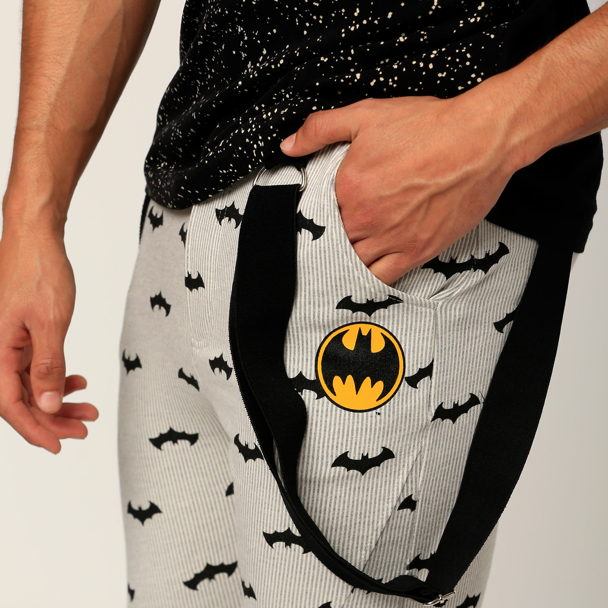 بنطال رياضي طويل بطبعات باتمان-men-clothing-bottoms-joggers-image-2