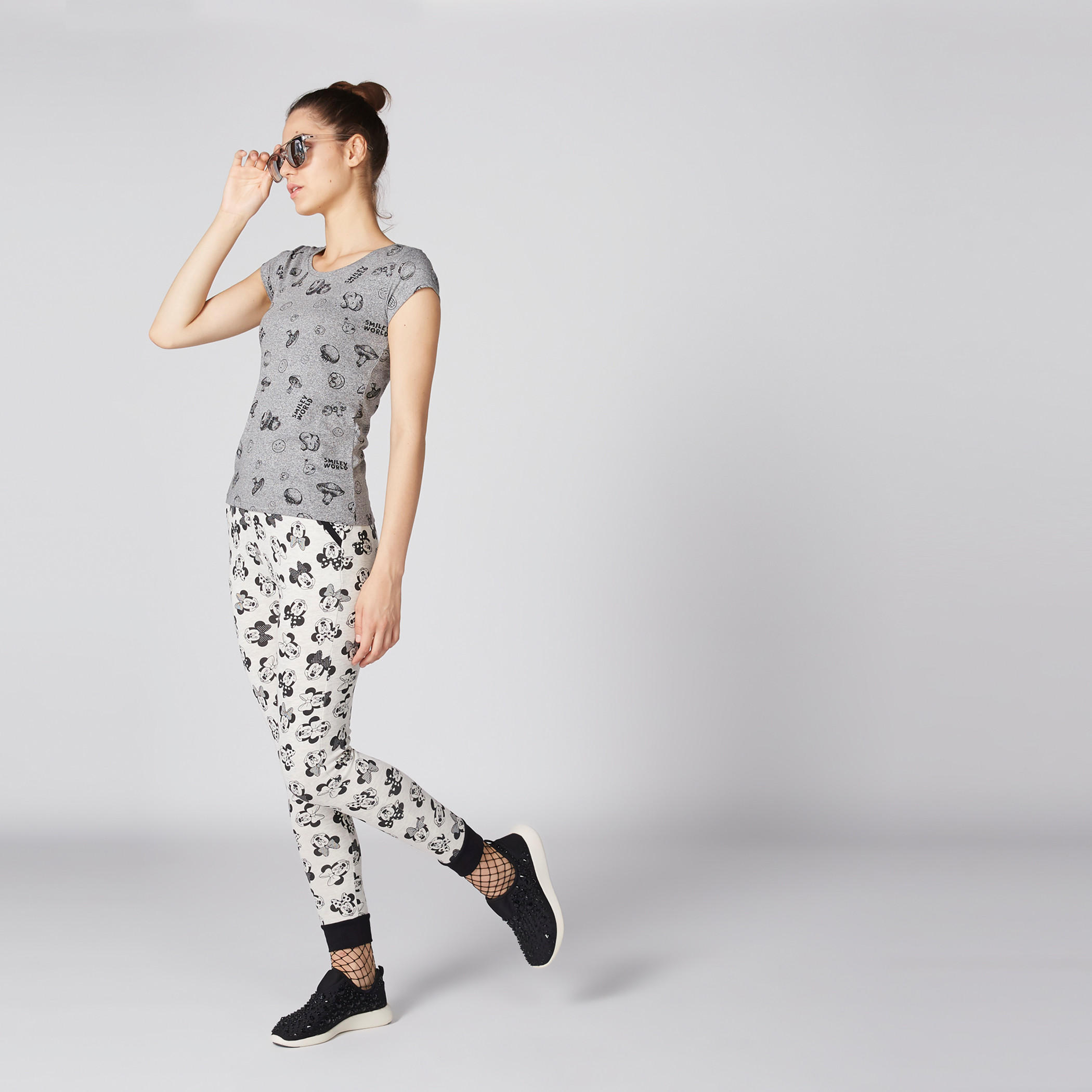 بنطال رياضي طويل بجيوب وطبعات ميني ماوس-women-clothing-bottoms-joggers-image-1