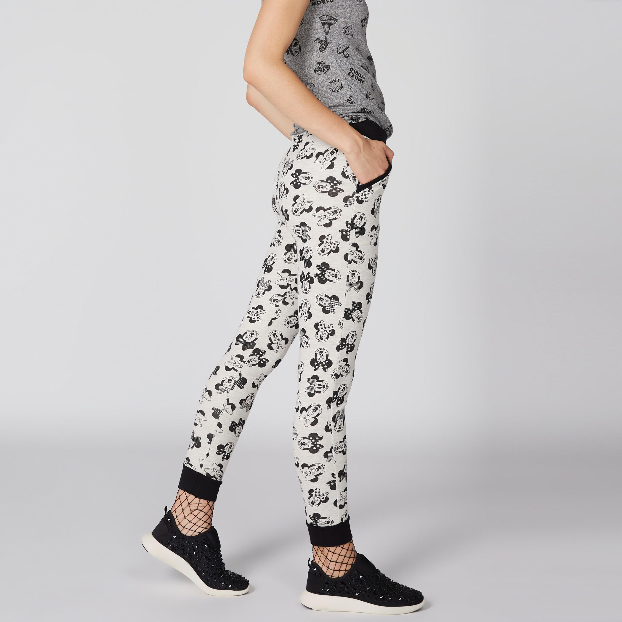 بنطال رياضي طويل بجيوب وطبعات ميني ماوس-women-clothing-bottoms-joggers-image-4