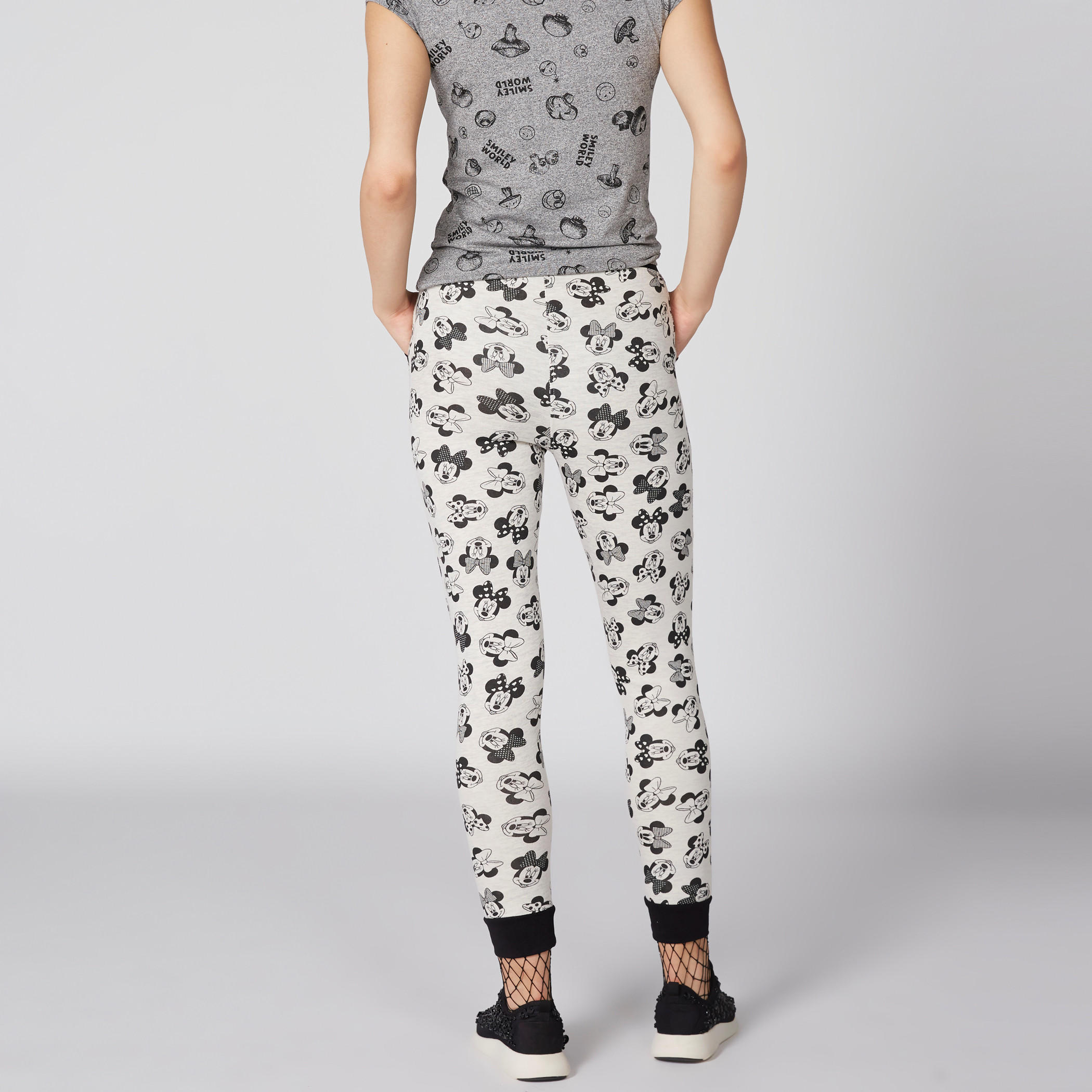 بنطال رياضي طويل بجيوب وطبعات ميني ماوس-women-clothing-bottoms-joggers-image-5