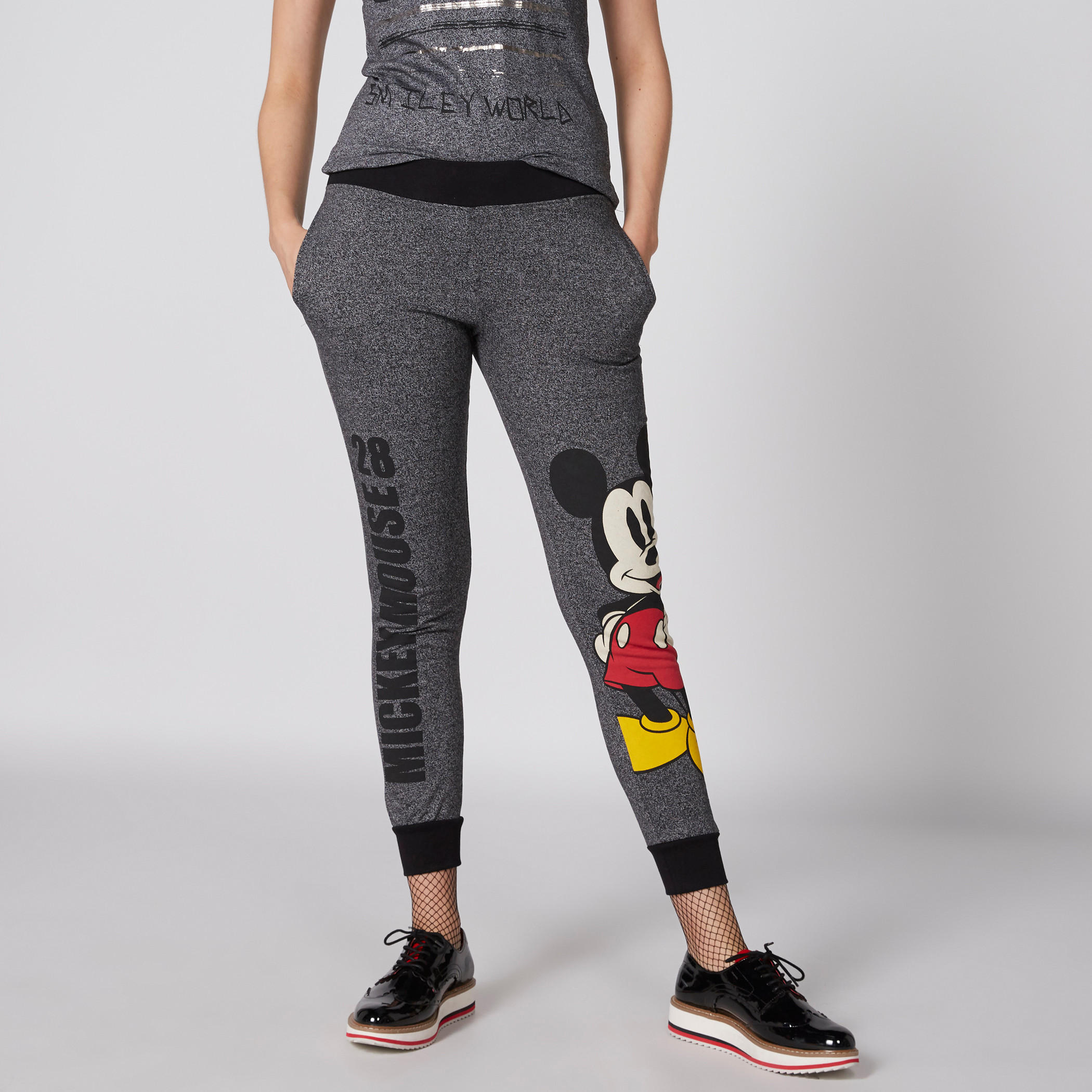 بنطال رياضي بخصر مطّاطي ونقش ميكي ماوس-women-clothing-bottoms-joggers-image-3