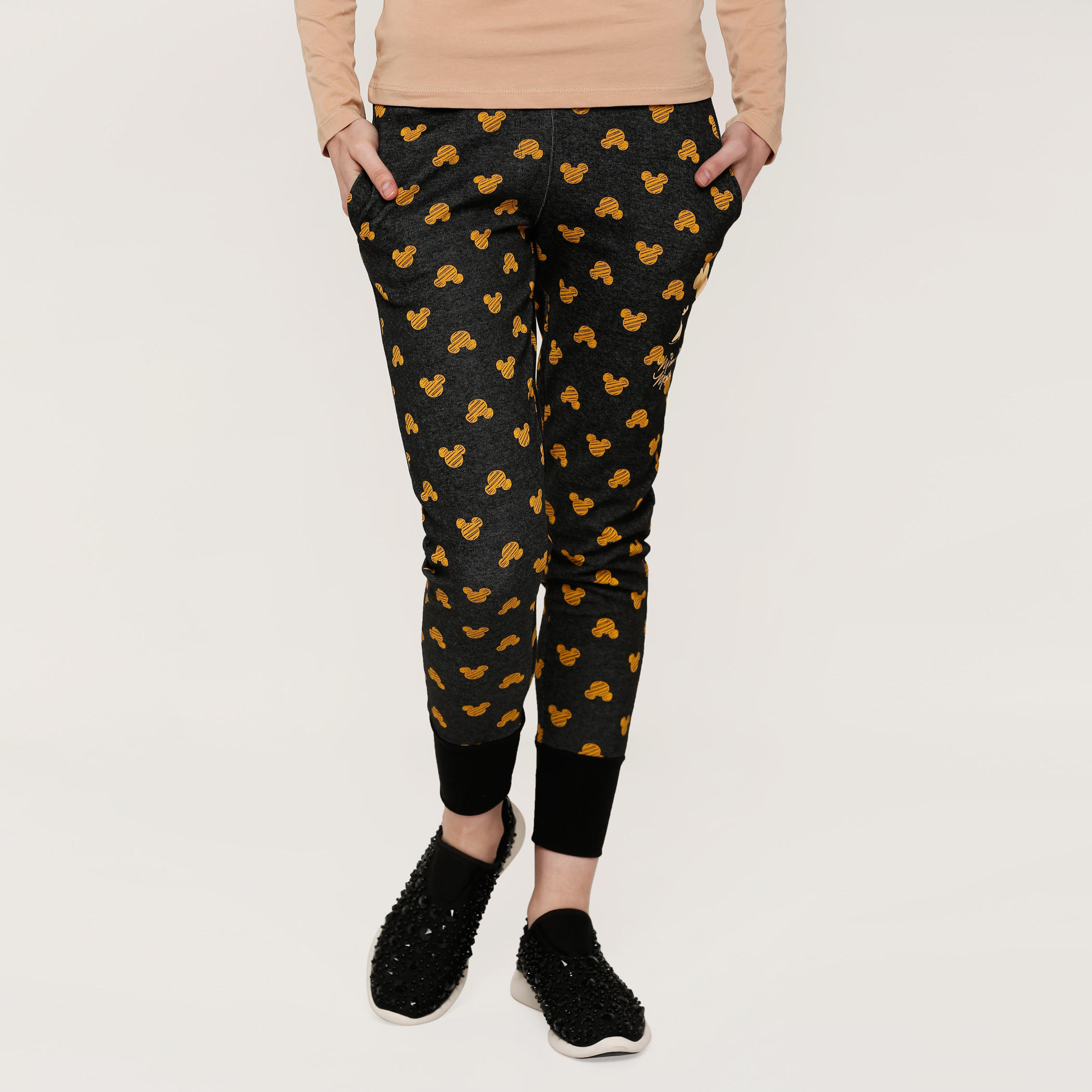 بنطال رياضي طويل بجيوب وطبعات ميكي ماوس-women-clothing-bottoms-joggers-image-1