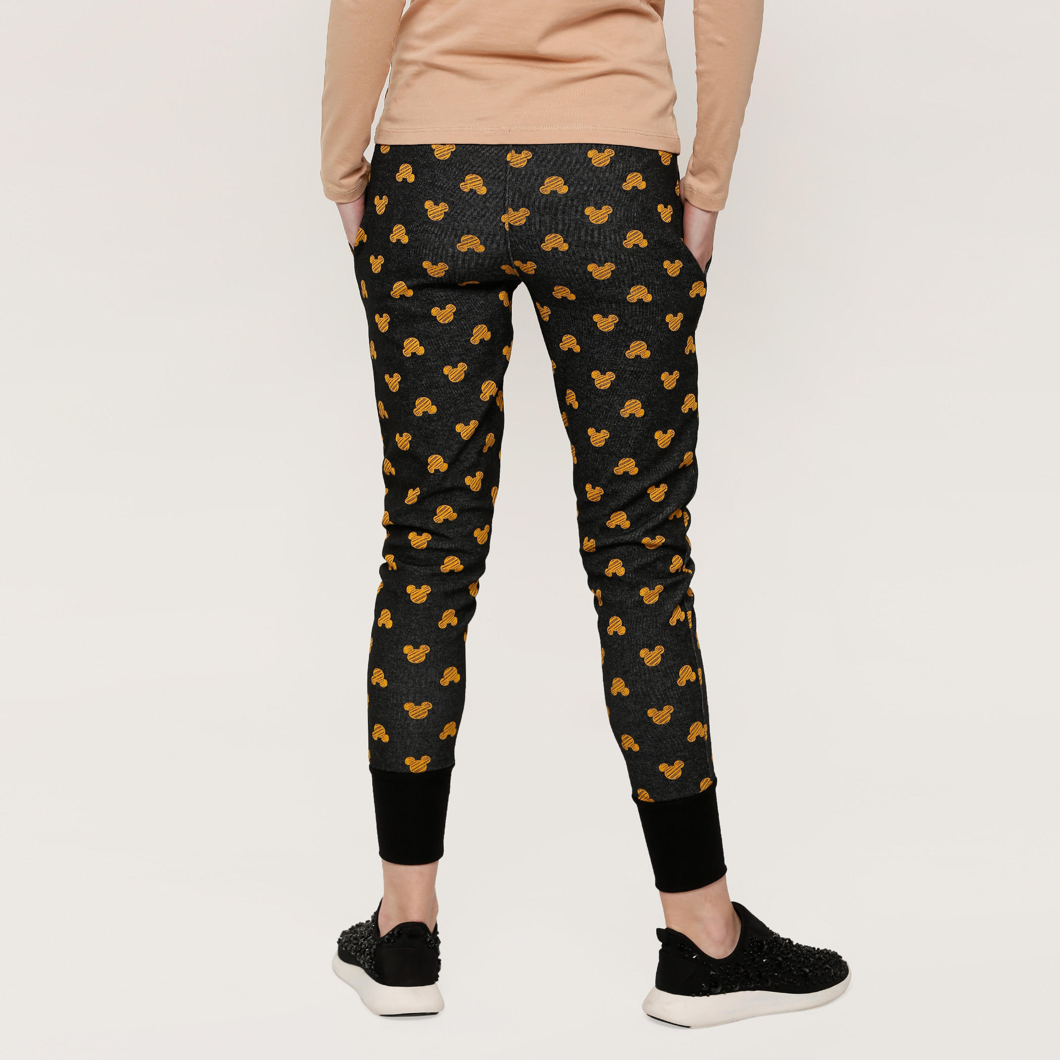 بنطال رياضي طويل بجيوب وطبعات ميكي ماوس-women-clothing-bottoms-joggers-image-2