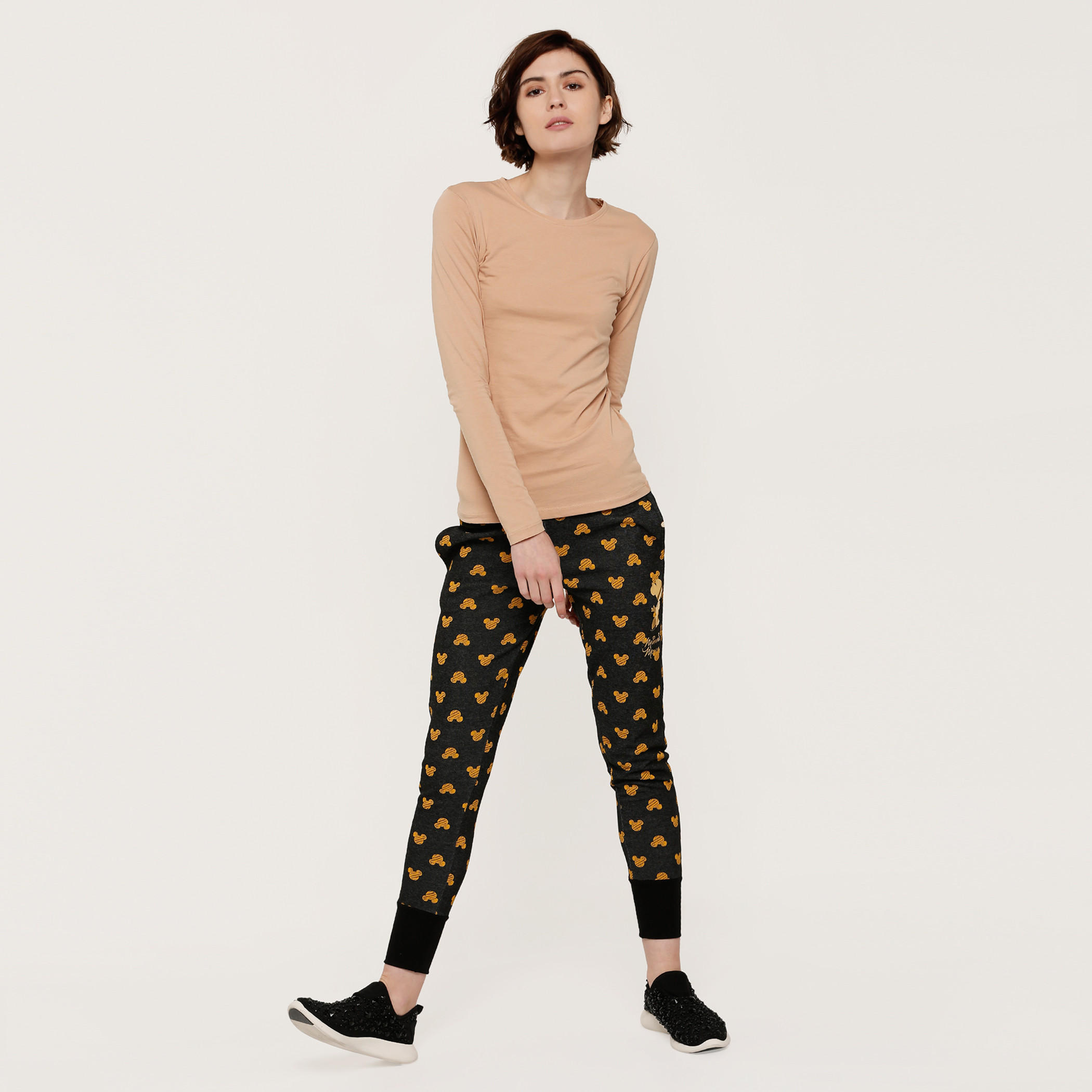 بنطال رياضي طويل بجيوب وطبعات ميكي ماوس-women-clothing-bottoms-joggers-image-5