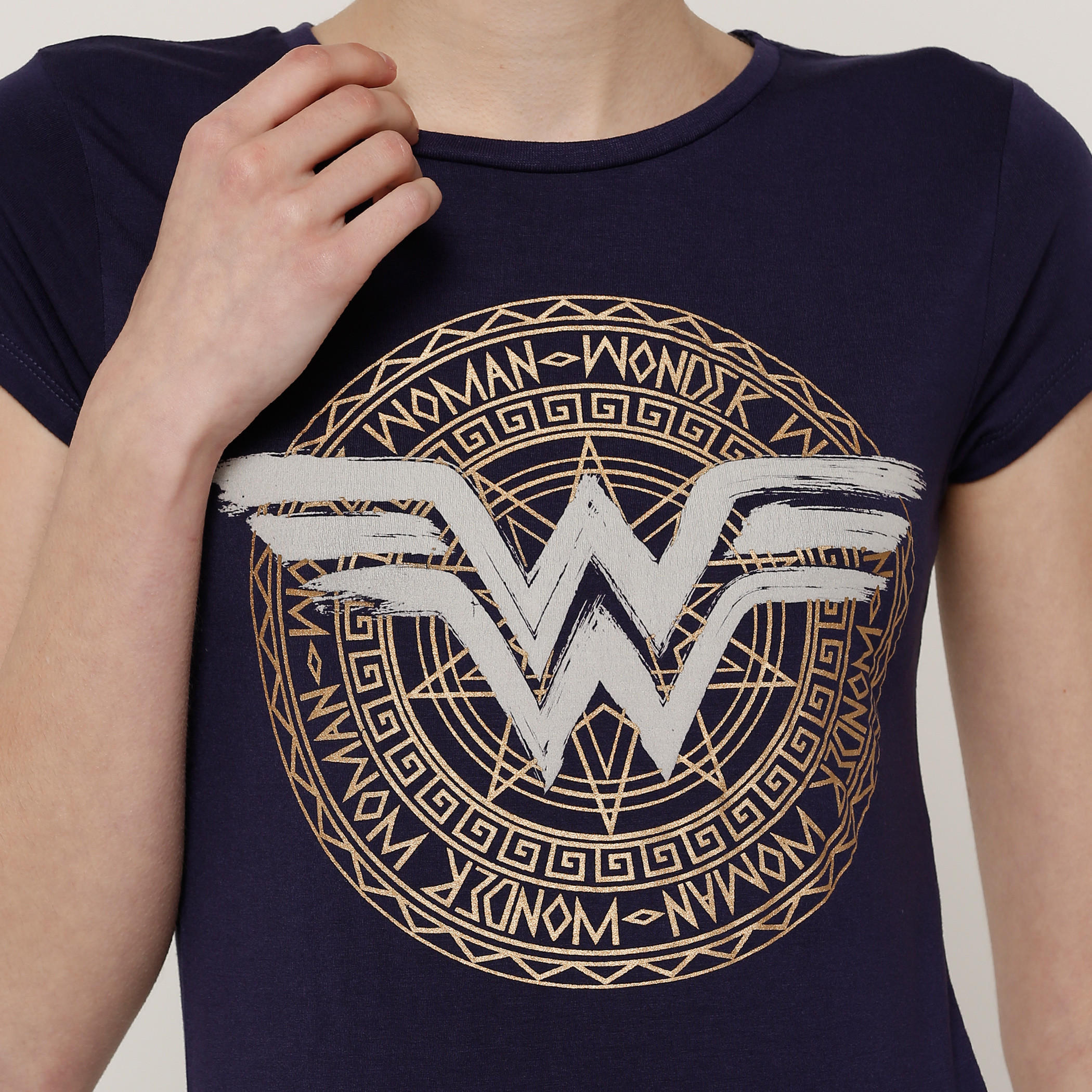 تيشيرت بياقة مستديرة وأكمام قصيرة وطبعات واندر وامن-women-clothing-tshirts-image-4