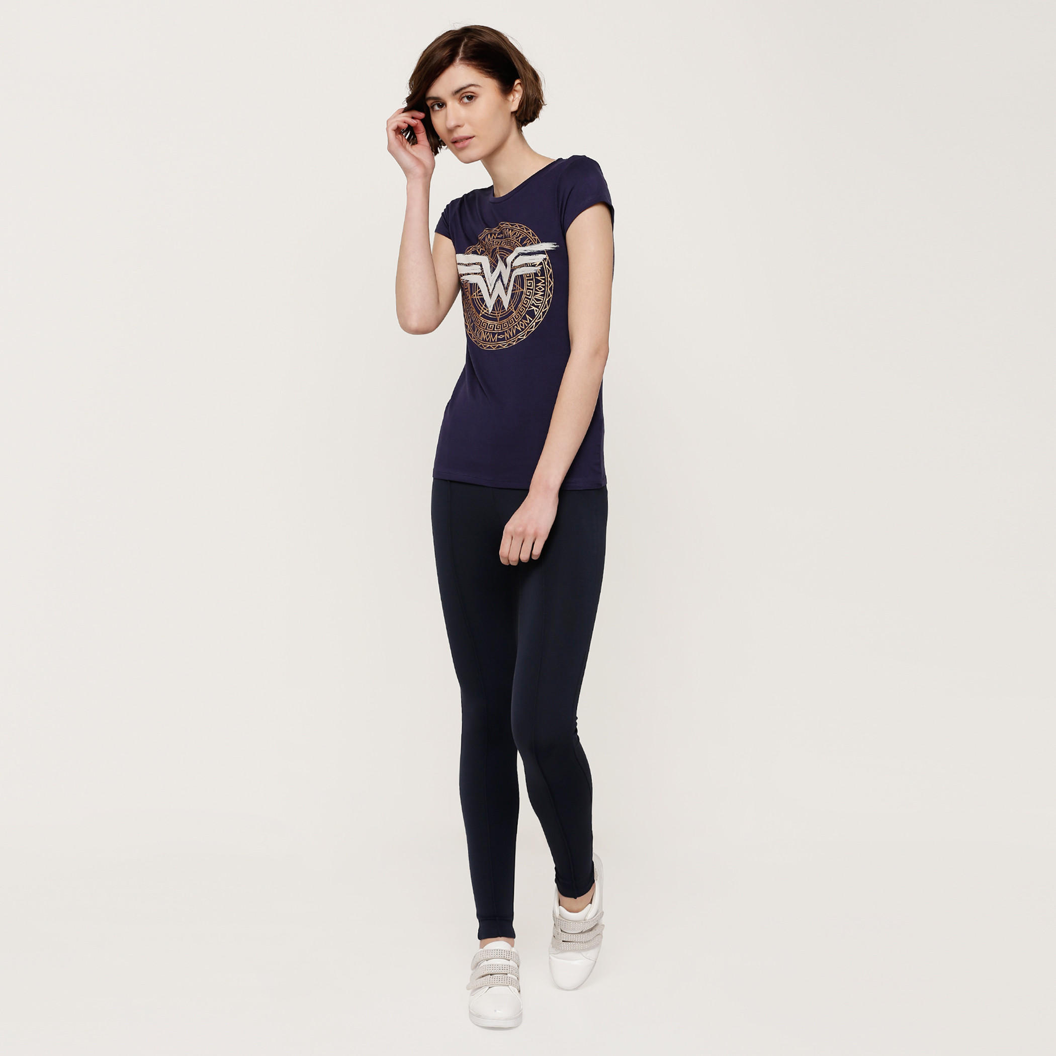 تيشيرت بياقة مستديرة وأكمام قصيرة وطبعات واندر وامن-women-clothing-tshirts-image-5