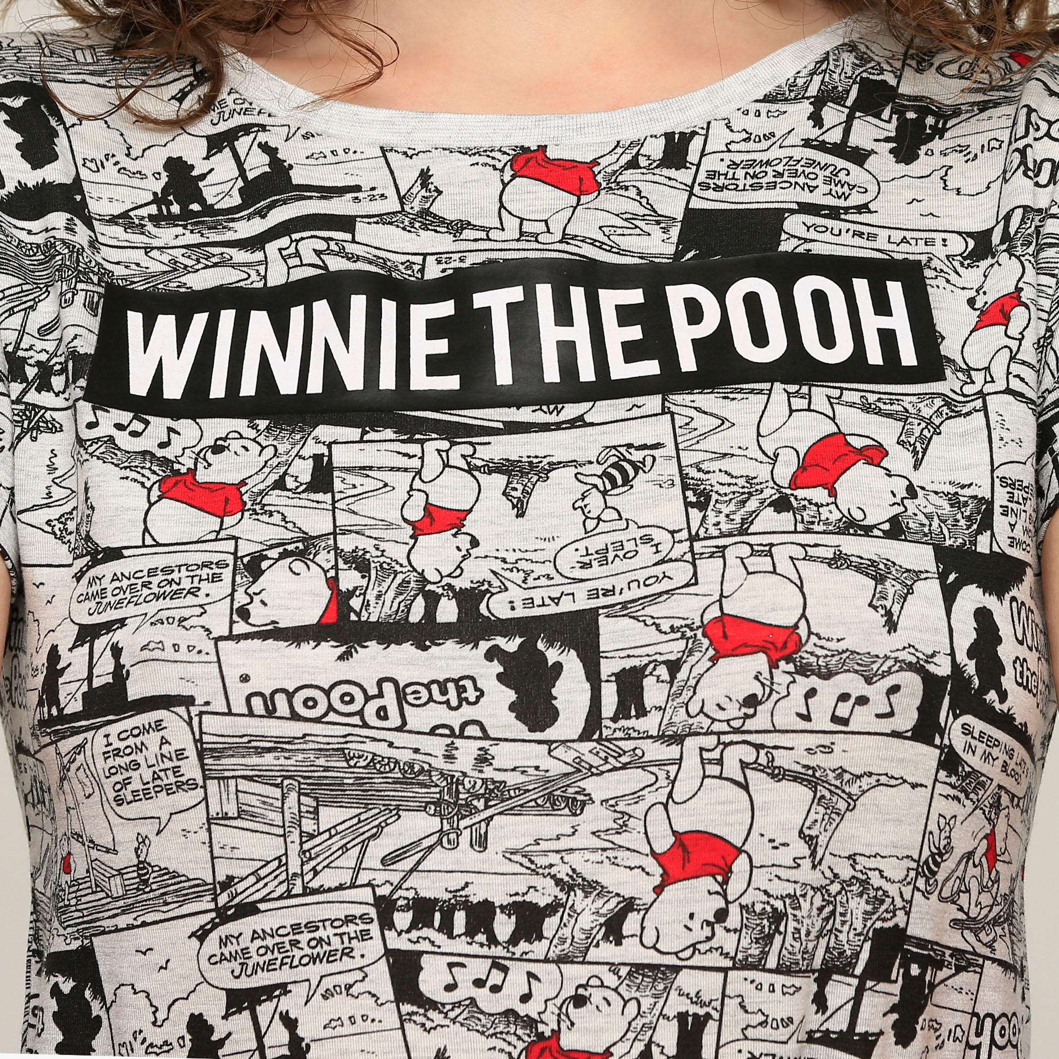 تيشيرت بياقة مستديرة وأكمام كاب مع طبعات ويني ذا بو-women-clothing-tshirts-image-4