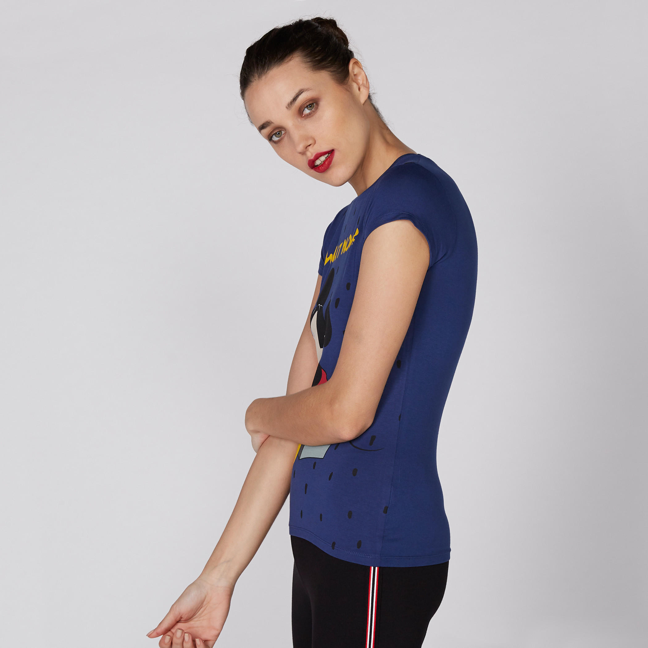 تيشيرت بأكمام كاب وياقة مستديرة بطبعات ميكي ماوس-women-clothing-tshirts-image-2