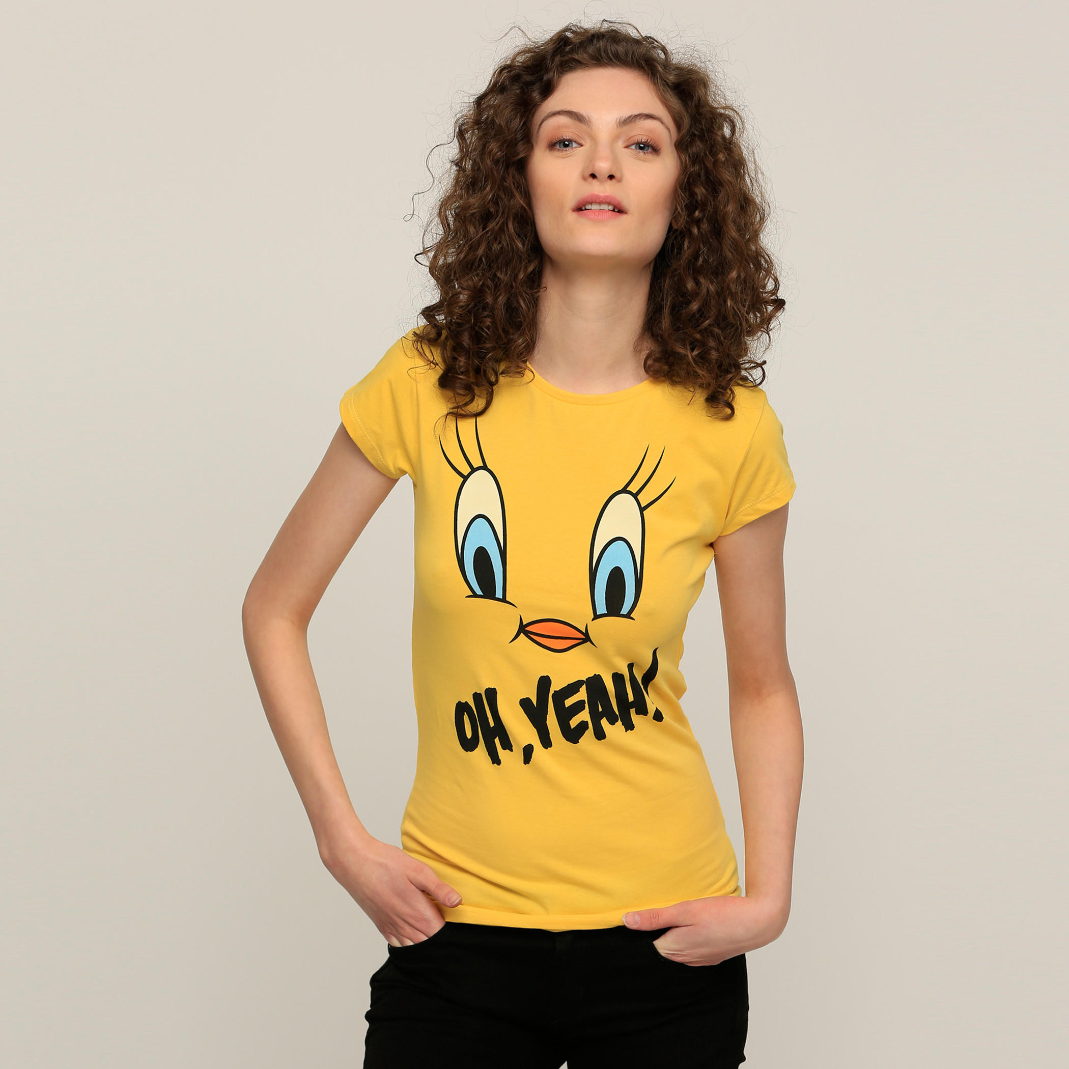 تيشيرت بياقة مستديرة وأكمام كاب وطبعات تويتي-women-clothing-tshirts-image-1