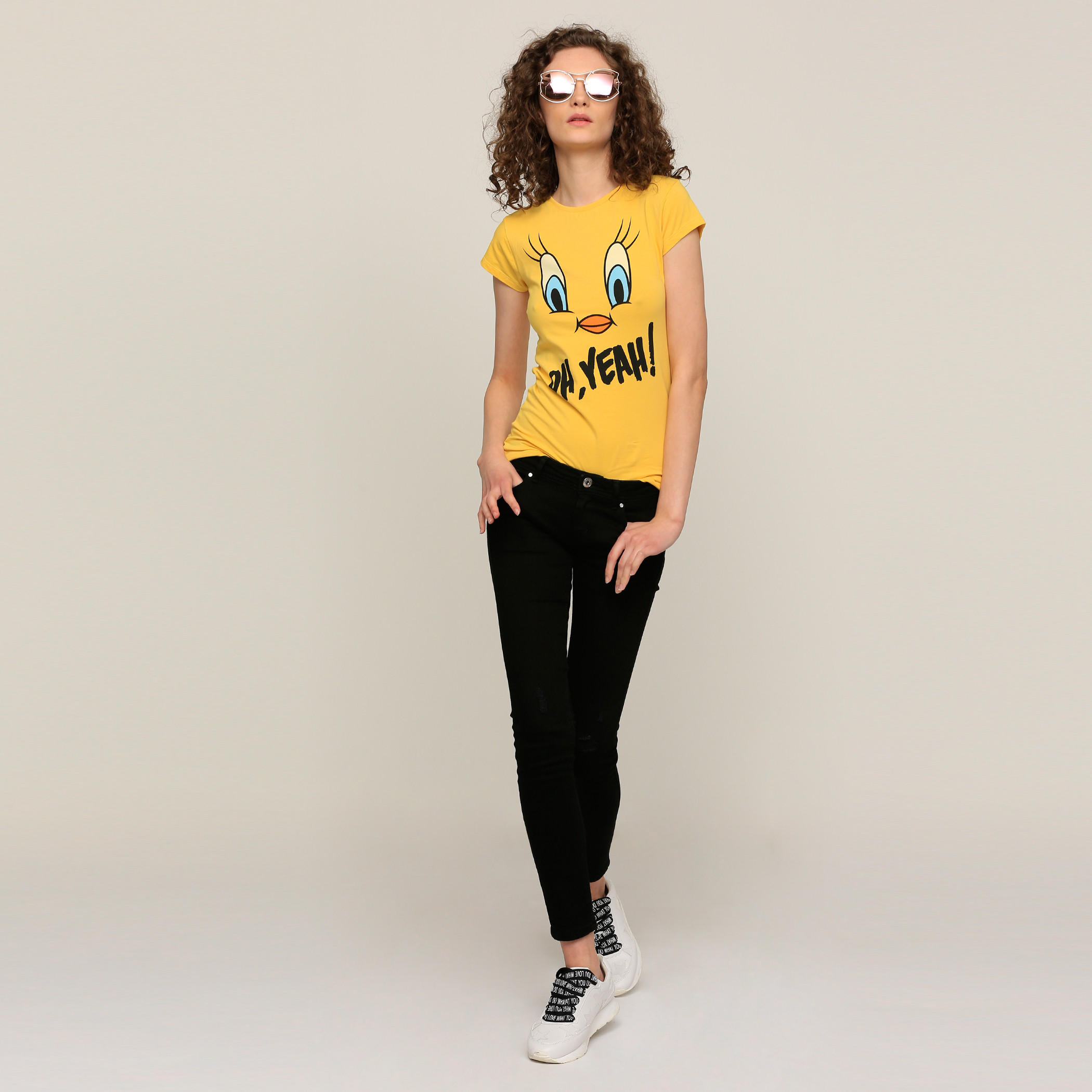 تيشيرت بياقة مستديرة وأكمام كاب وطبعات تويتي-women-clothing-tshirts-image-5
