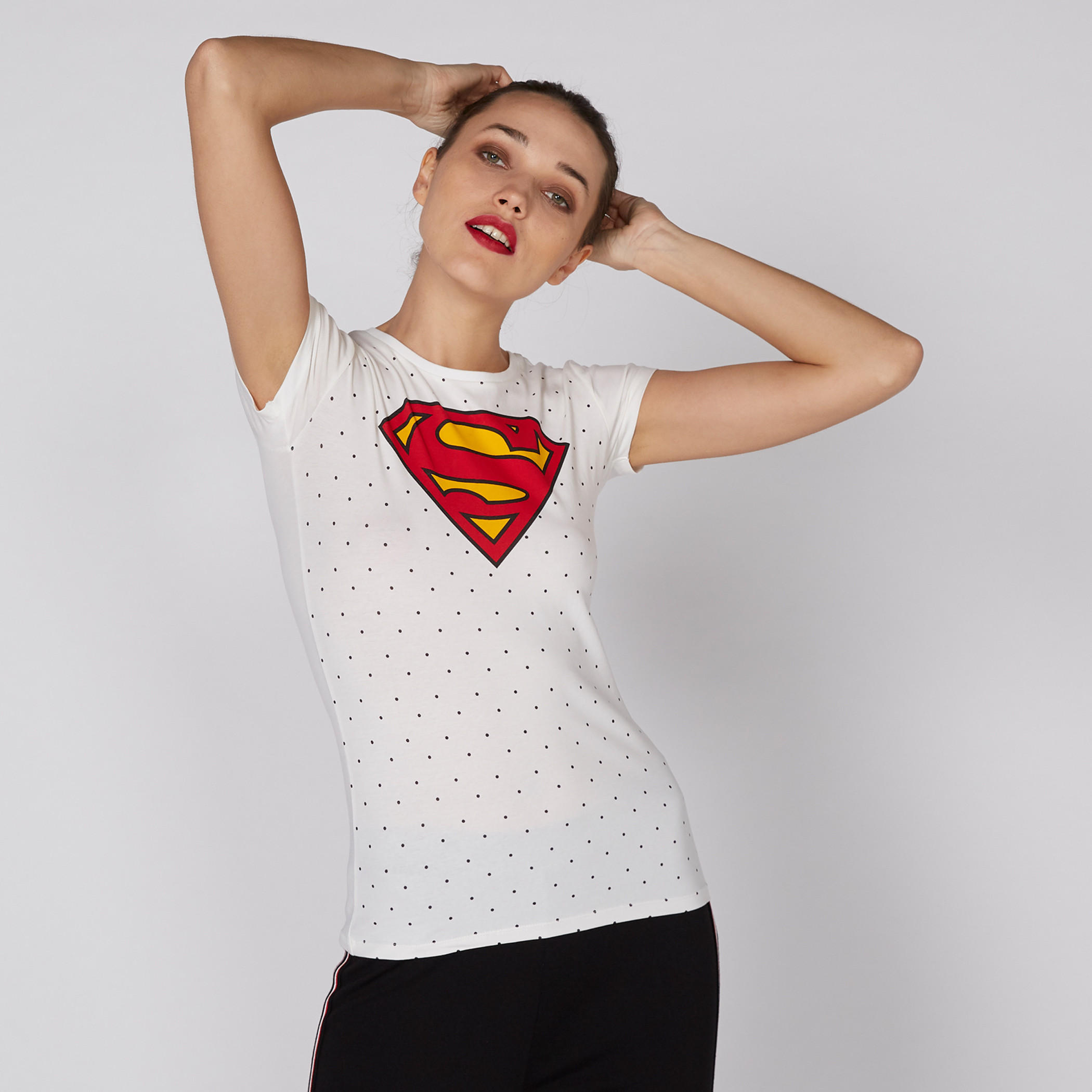 تيشيرت بأكمام كاب وياقة مستديرة وطبعات سوبرمان-women-clothing-tshirts-image-1