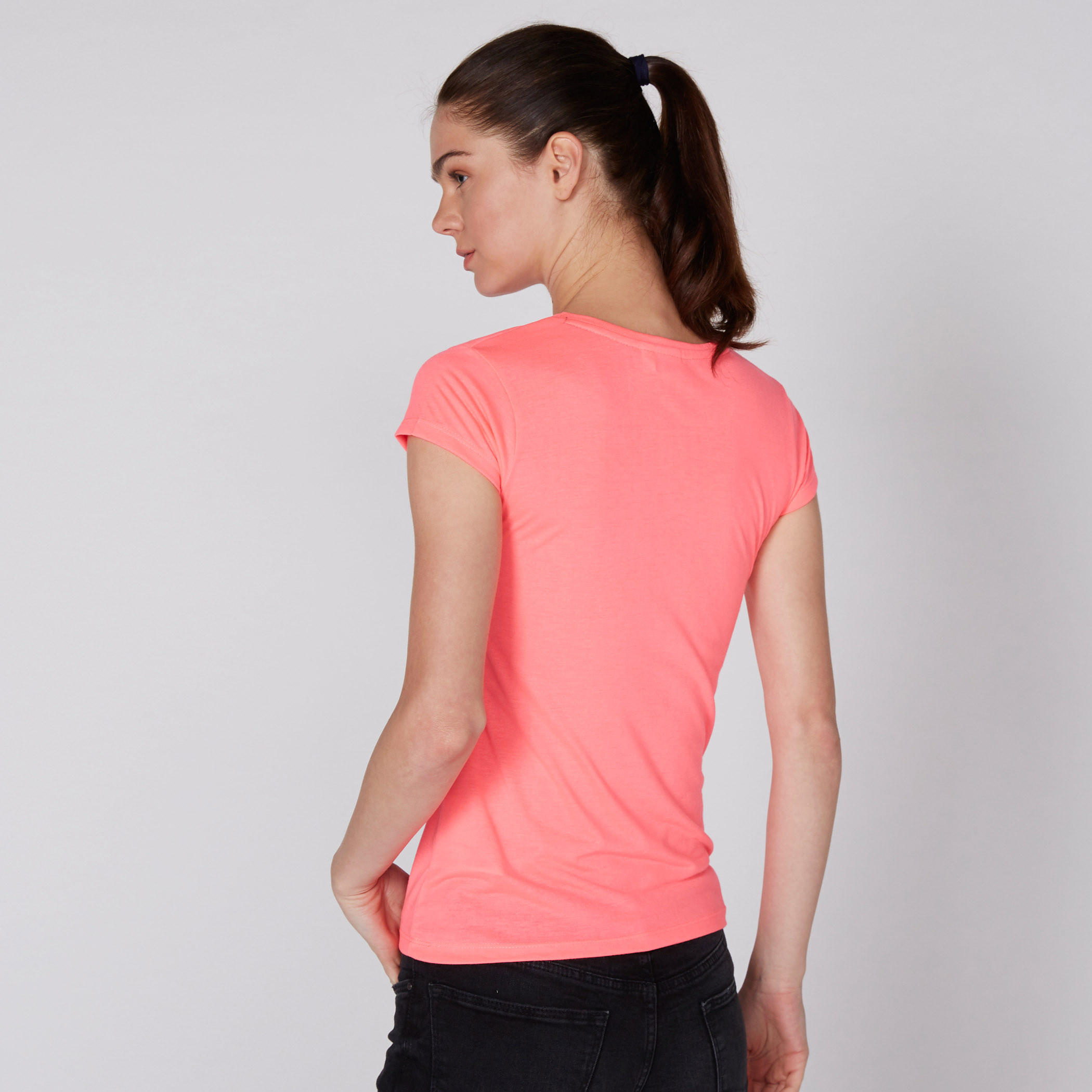 تيشيرت بياقة مستديرة وأكمام كاب وزخارف هالو كيتي-women-clothing-tshirts-image-4