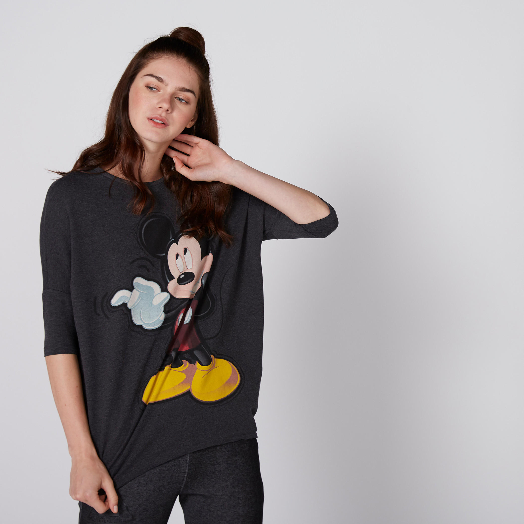 تيشيرت بياقة مستديرة وأكمام 3/4 وطبعات ميكي ماوس-women-clothing-tshirts-image-1