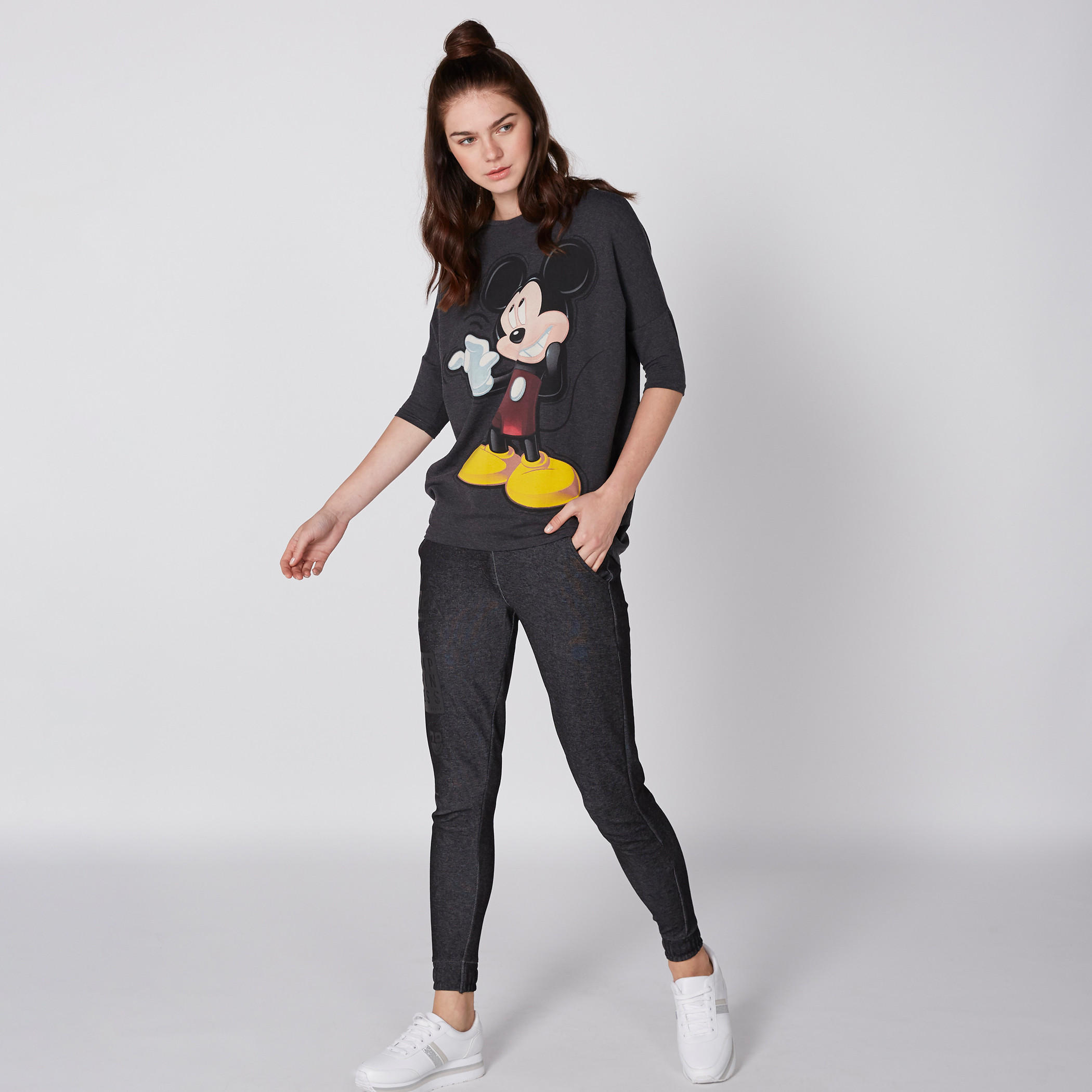 تيشيرت بياقة مستديرة وأكمام 3/4 وطبعات ميكي ماوس-women-clothing-tshirts-image-3