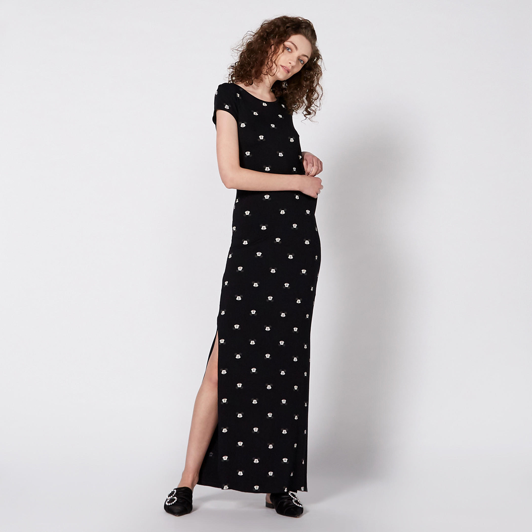 فستان طويل بطبعات ميكي ماوس بياقة مستديرة وأكمام كاب-women-clothing-dresses-image-1