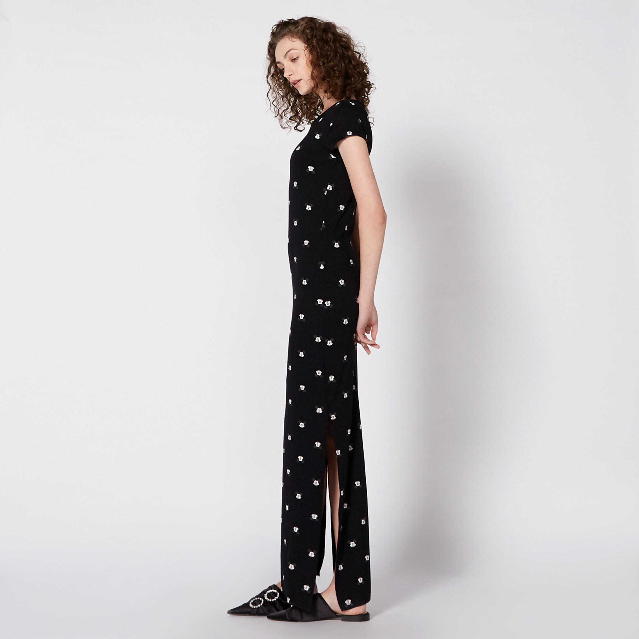 فستان طويل بطبعات ميكي ماوس بياقة مستديرة وأكمام كاب-women-clothing-dresses-image-2