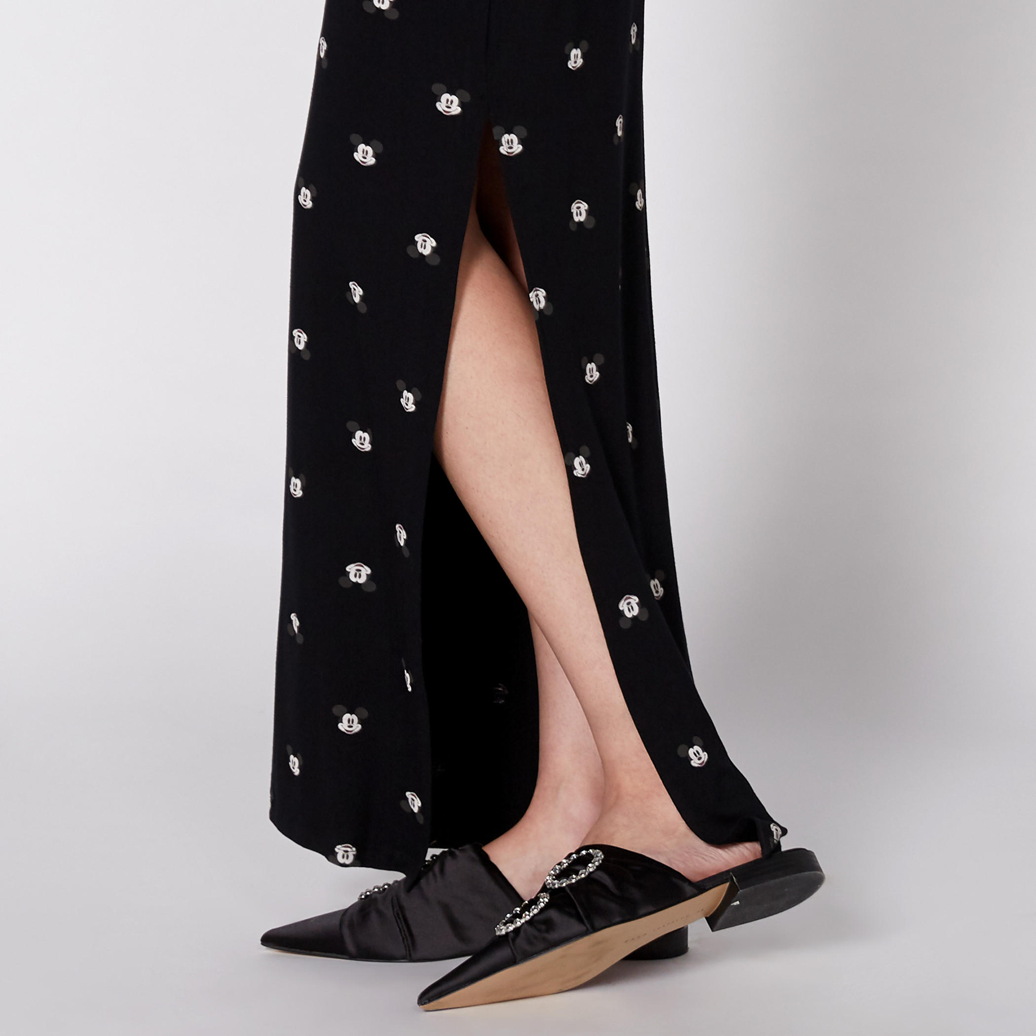 فستان طويل بطبعات ميكي ماوس بياقة مستديرة وأكمام كاب-women-clothing-dresses-image-3