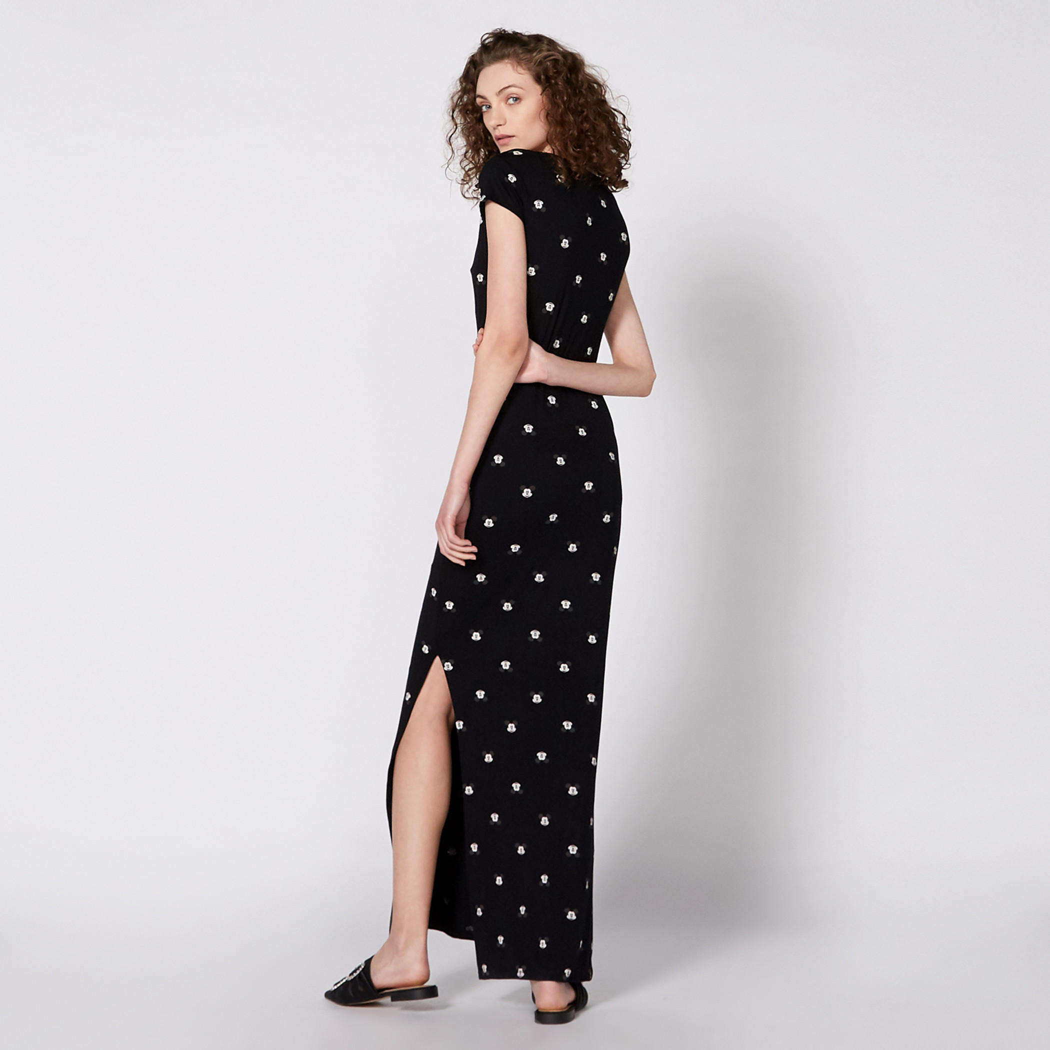 فستان طويل بطبعات ميكي ماوس بياقة مستديرة وأكمام كاب-women-clothing-dresses-image-4