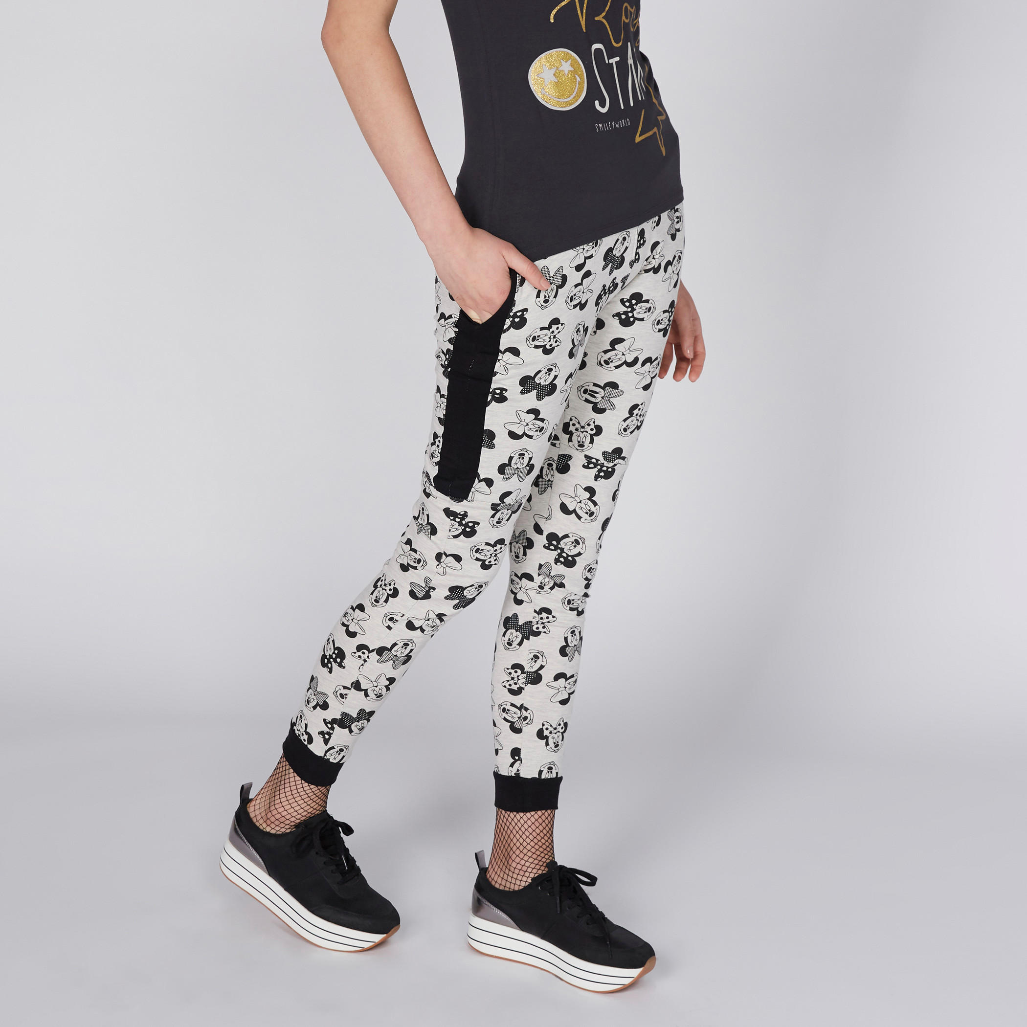 بنطال رياضي بخصر مطّاطي وطبعات ميكي ماوس-women-clothing-bottoms-joggers-image-4
