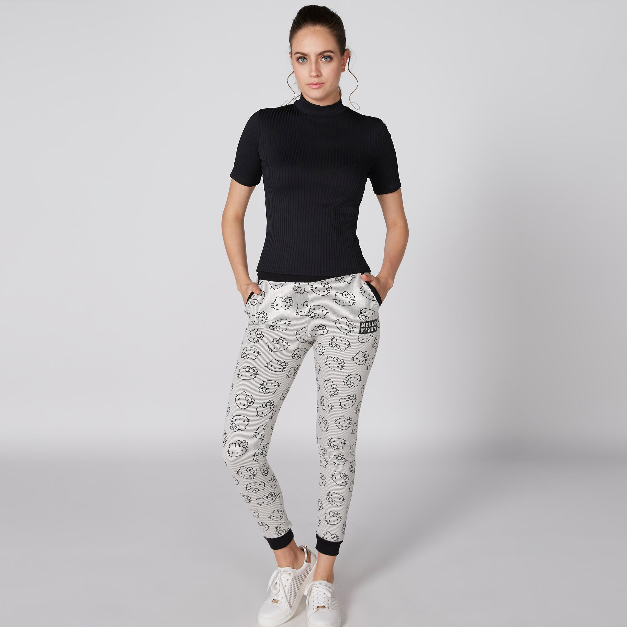 بنطال رياضي بجيوب وطبعات هالو كيتي-women-clothing-bottoms-trousers-image-1