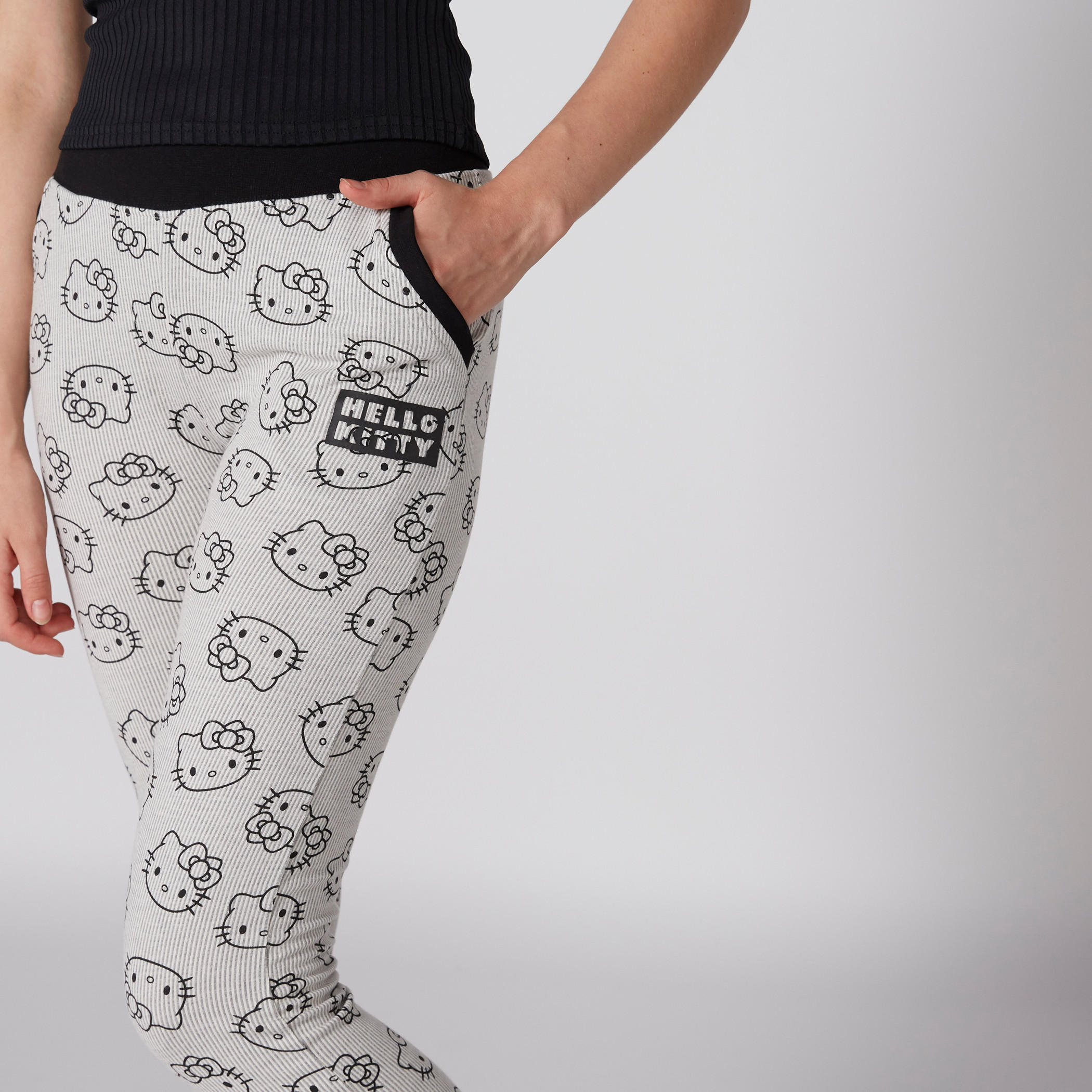 بنطال رياضي بجيوب وطبعات هالو كيتي-women-clothing-bottoms-trousers-image-4