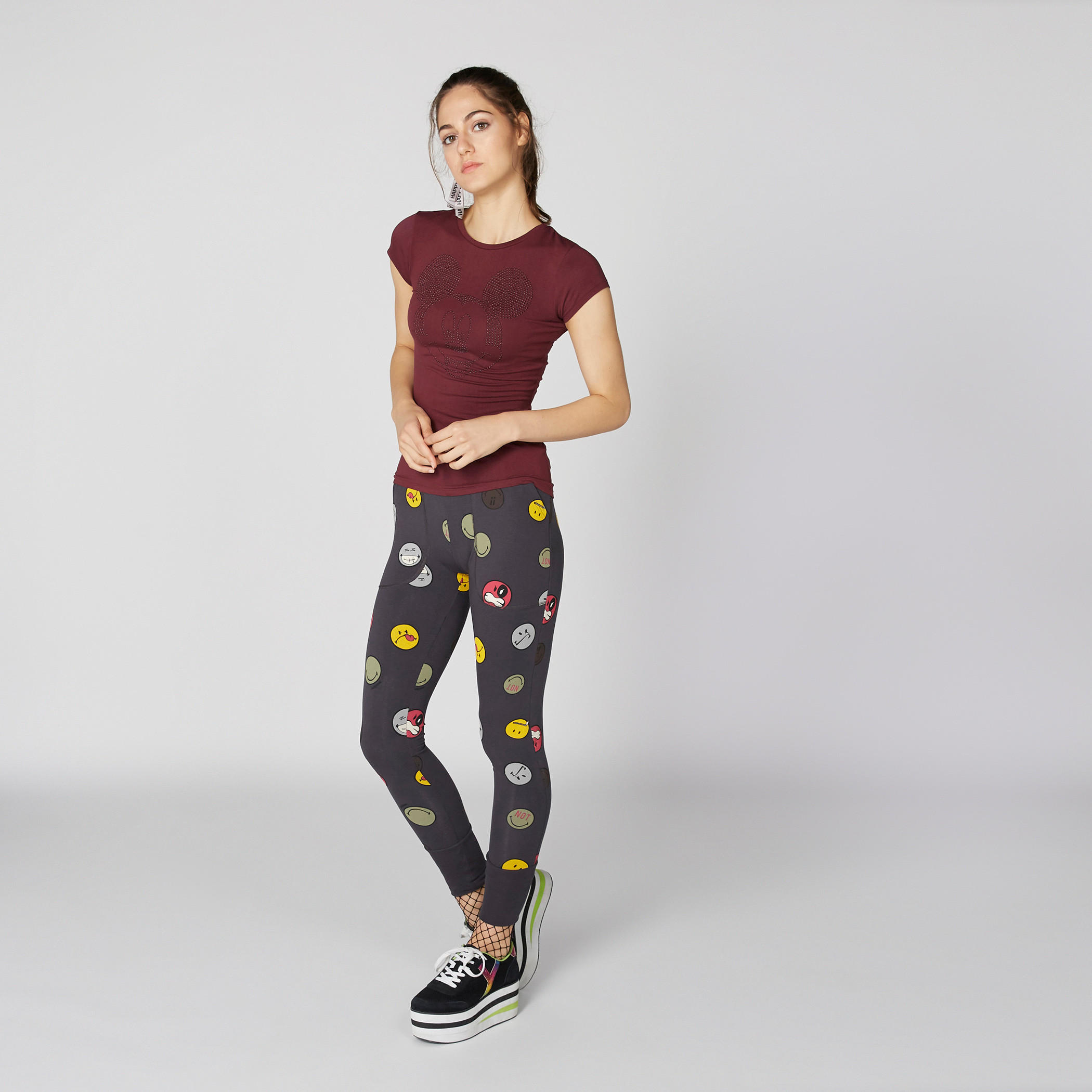 تيشيرت بأكمام كاب وياقة مستديرة بتزيينات ميكي ماوس-women-clothing-tshirts-image-3