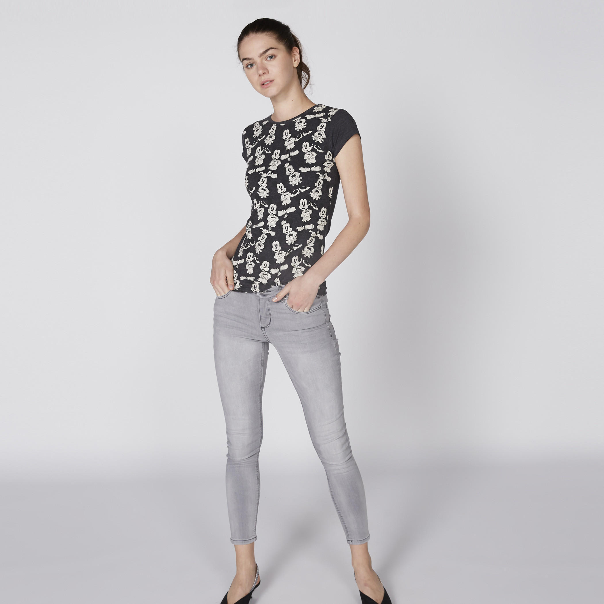 تيشيرت بأكمام كاب وياقة مستديرة وطبعات ميكي ماوس-women-clothing-tshirts-image-1