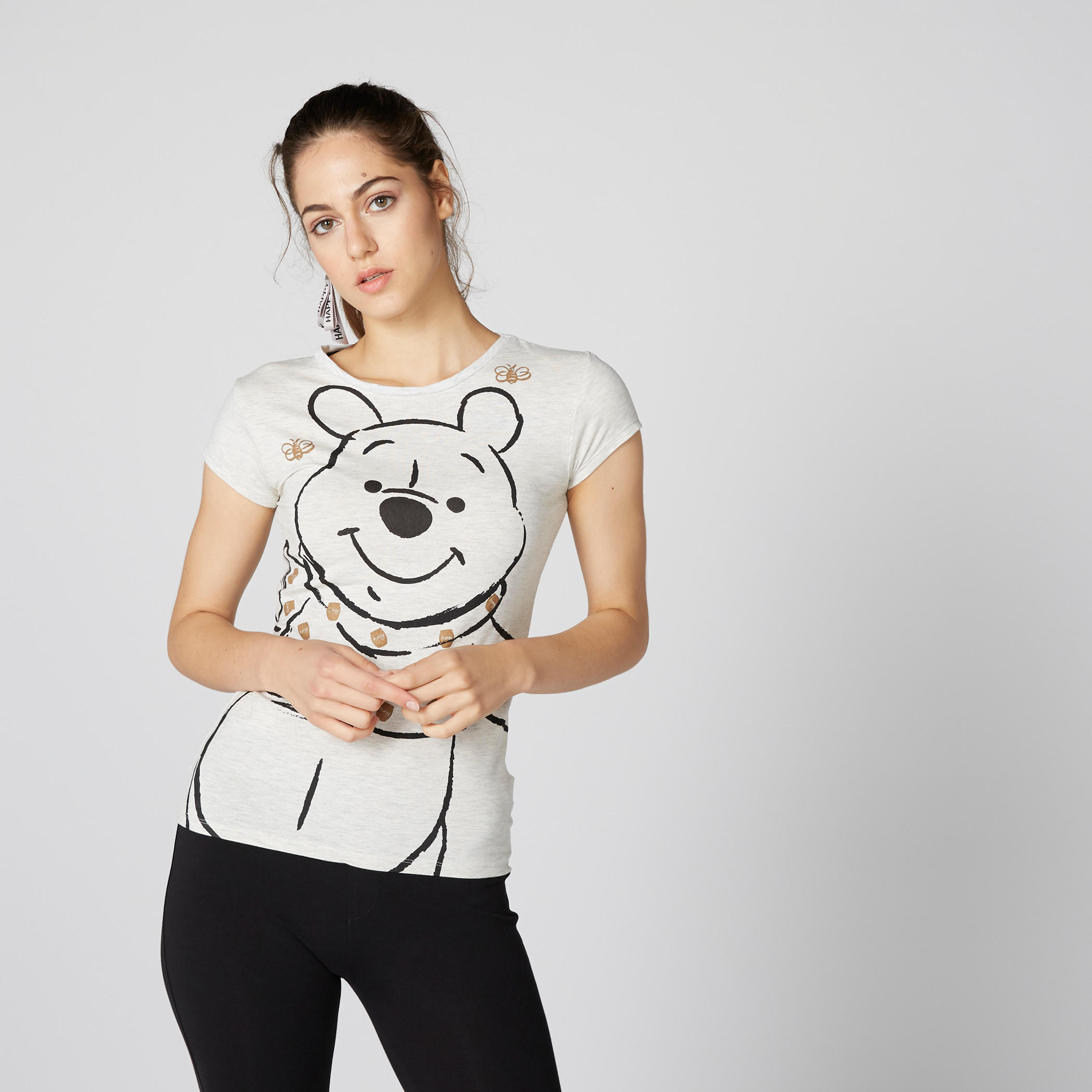 تيشيرت بياقة مستديرة وأكمام كاب بطبعات ويني ذا بو-women-clothing-tshirts-image-2