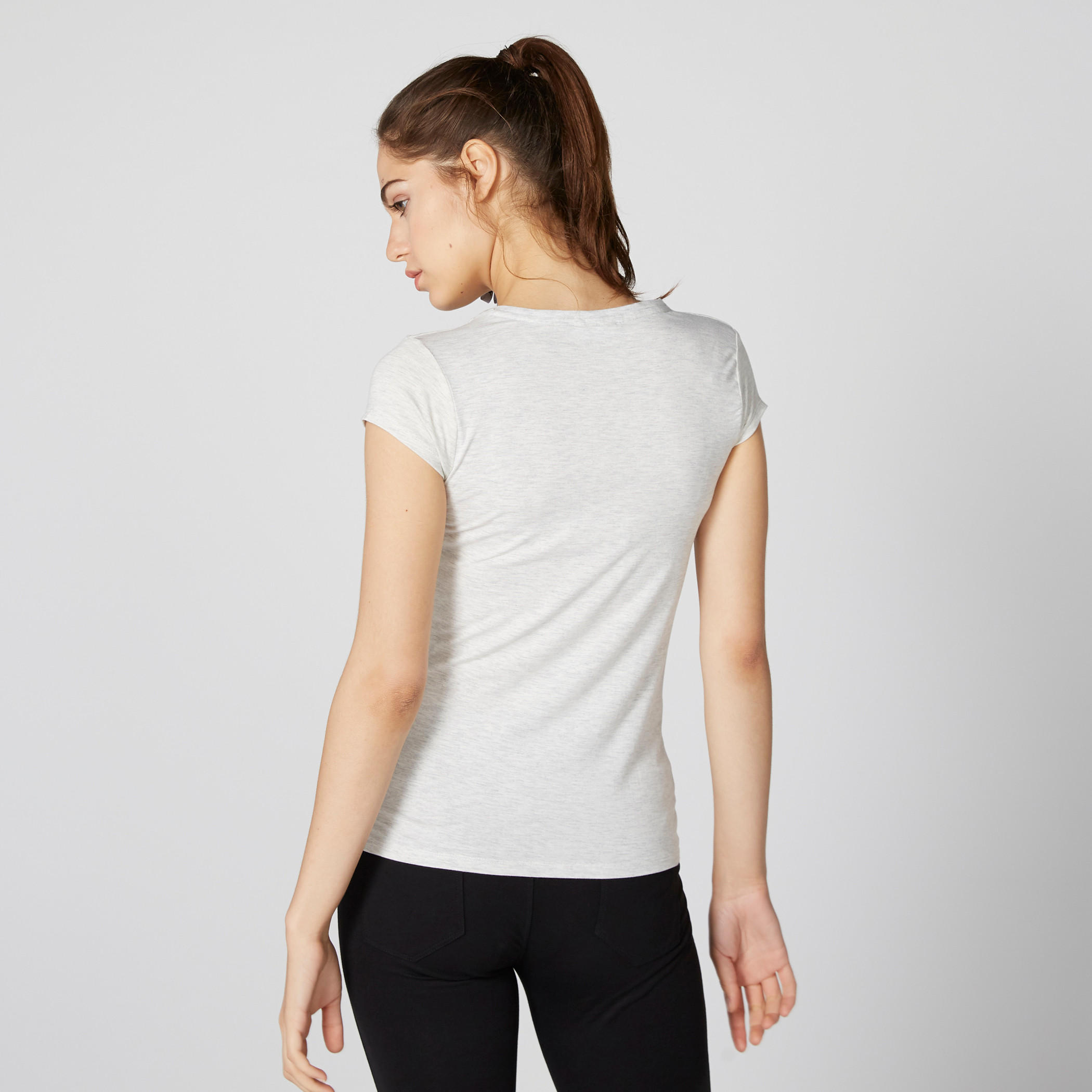 تيشيرت بياقة مستديرة وأكمام كاب بطبعات ويني ذا بو-women-clothing-tshirts-image-3