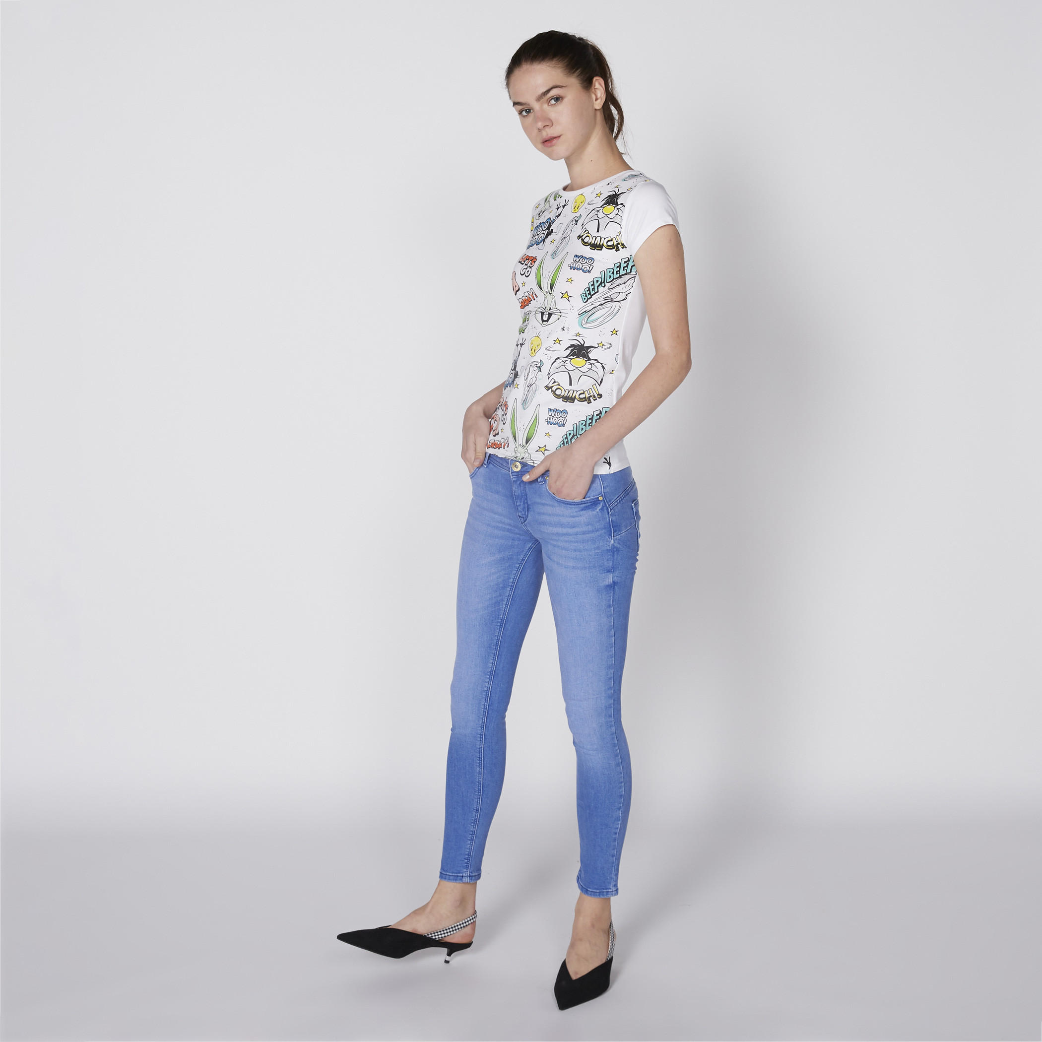 تيشيرت بأكمام قصيرة وياقة مستديرة ونقش لوني تيونز-women-clothing-tshirts-image-2