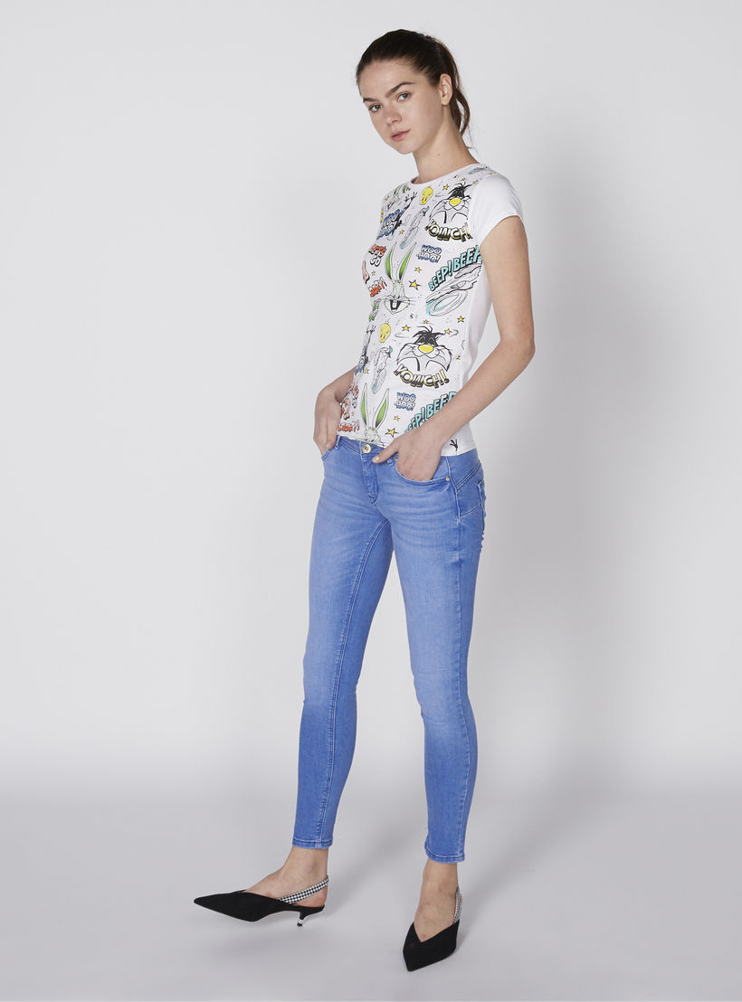 تيشيرت بأكمام قصيرة وياقة مستديرة ونقش لوني تيونز-women-clothing-tshirts-image-2
