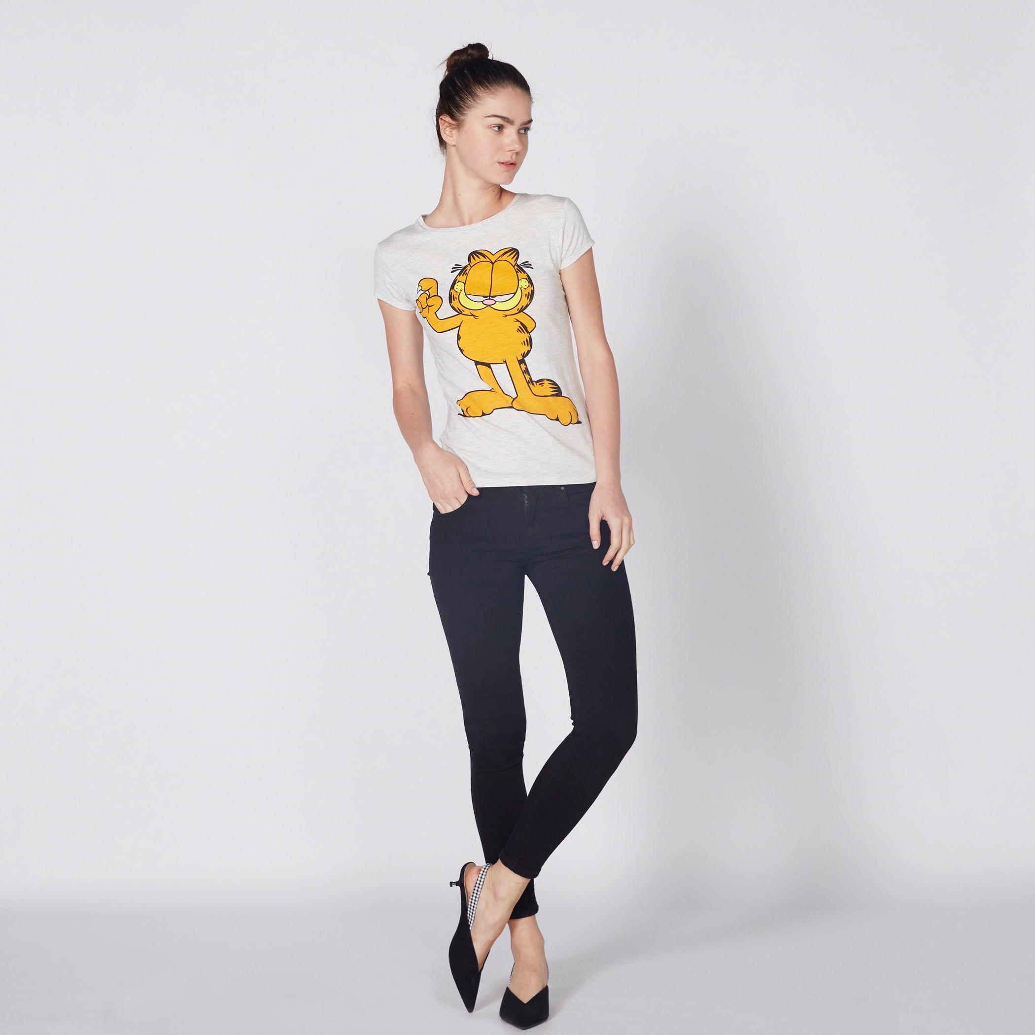 تيشيرت بياقة مستديرة وأكمام كاب وطبعات جارفيلد-women-clothing-tshirts-image-1