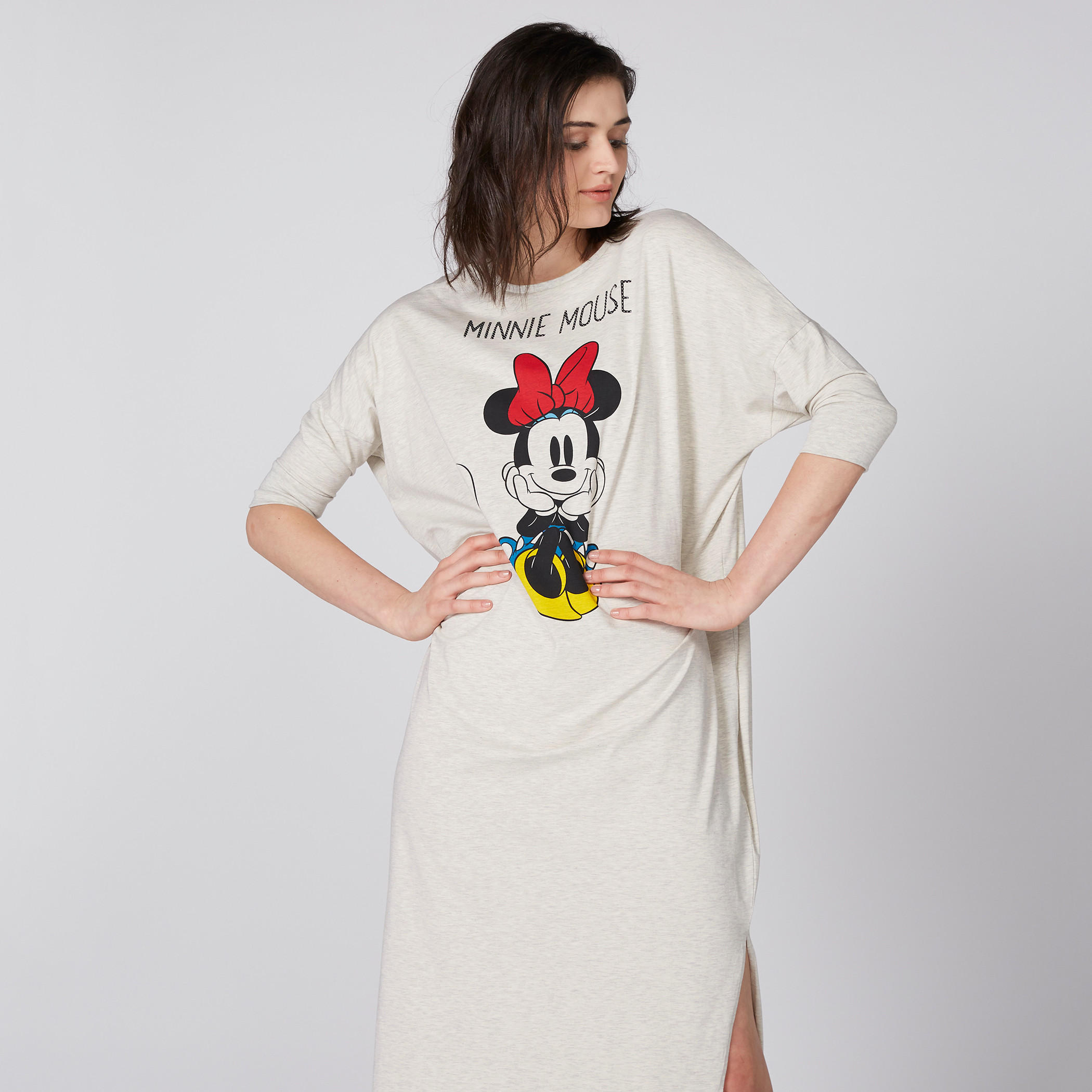 فستان طويل بأكمام 3/4 وفتحة جانبية وطبعات ميني ماوس-women-clothing-dresses-image-1