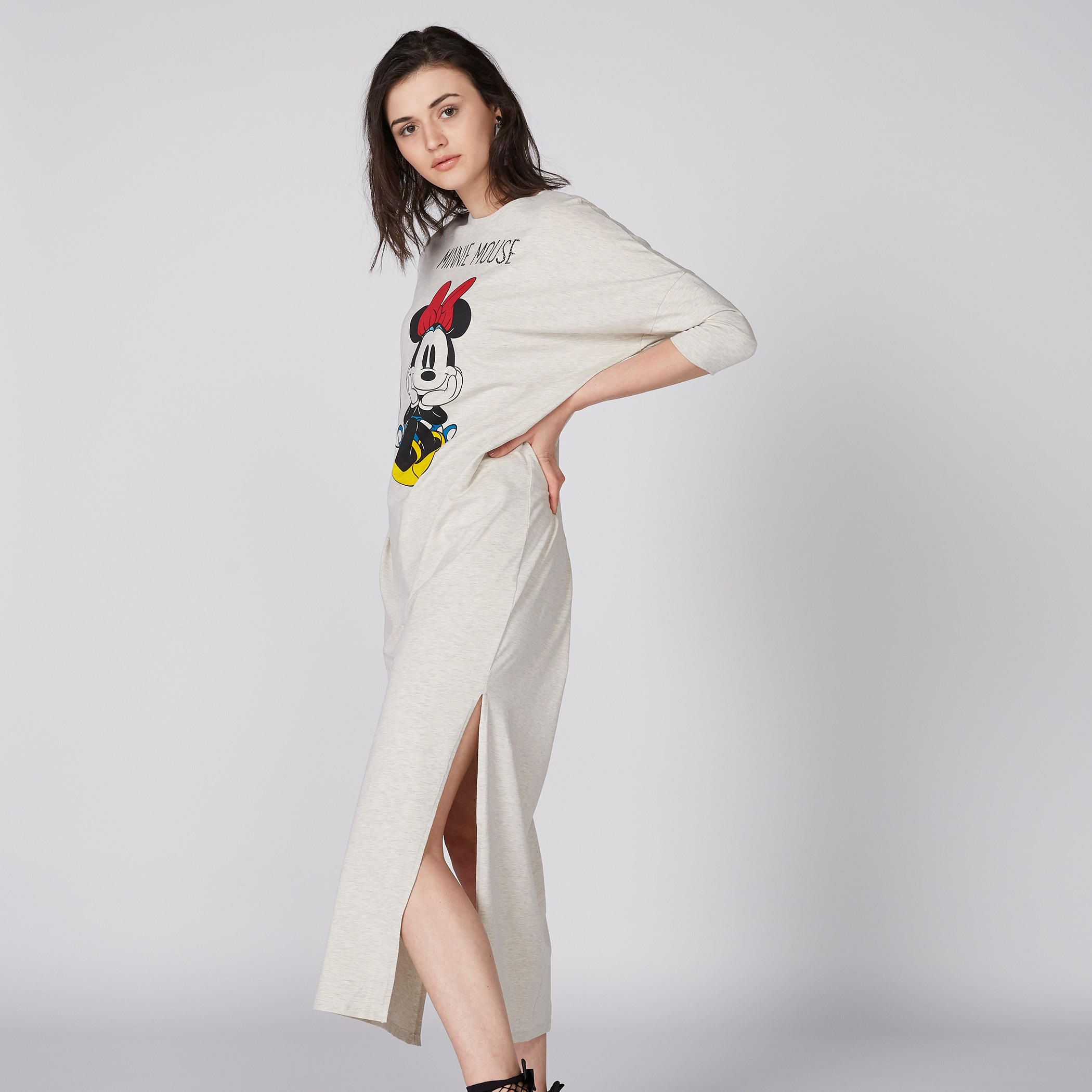 فستان طويل بأكمام 3/4 وفتحة جانبية وطبعات ميني ماوس-women-clothing-dresses-image-3