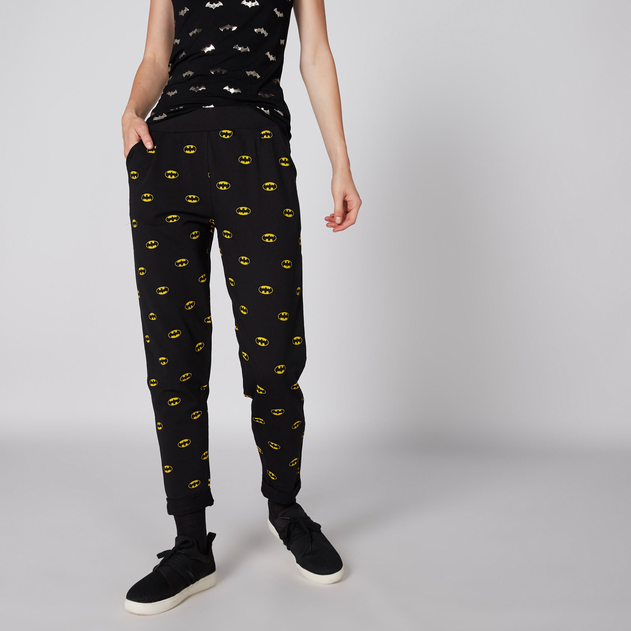 بنطال رياضي طويل بخصر مطاطي وطبعات باتمان-women-clothing-bottoms-joggers-image-2