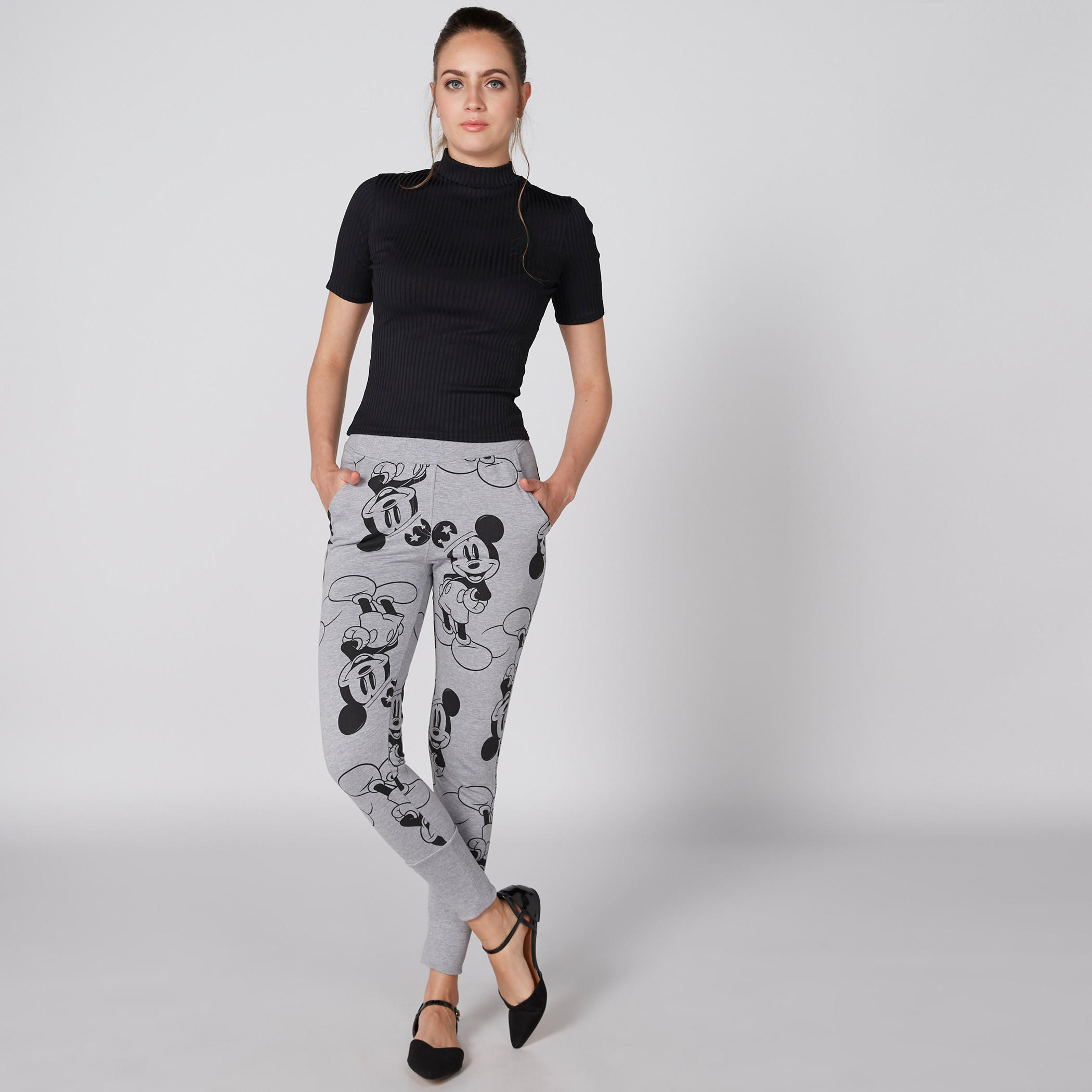بنطال رياضي طويل بجيوب وطبعات ميكي ماوس-women-clothing-bottoms-joggers-image-1