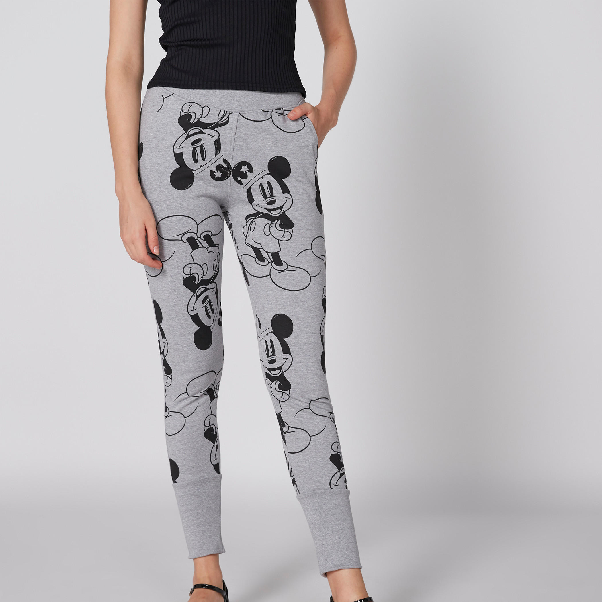 بنطال رياضي طويل بجيوب وطبعات ميكي ماوس-women-clothing-bottoms-joggers-image-4