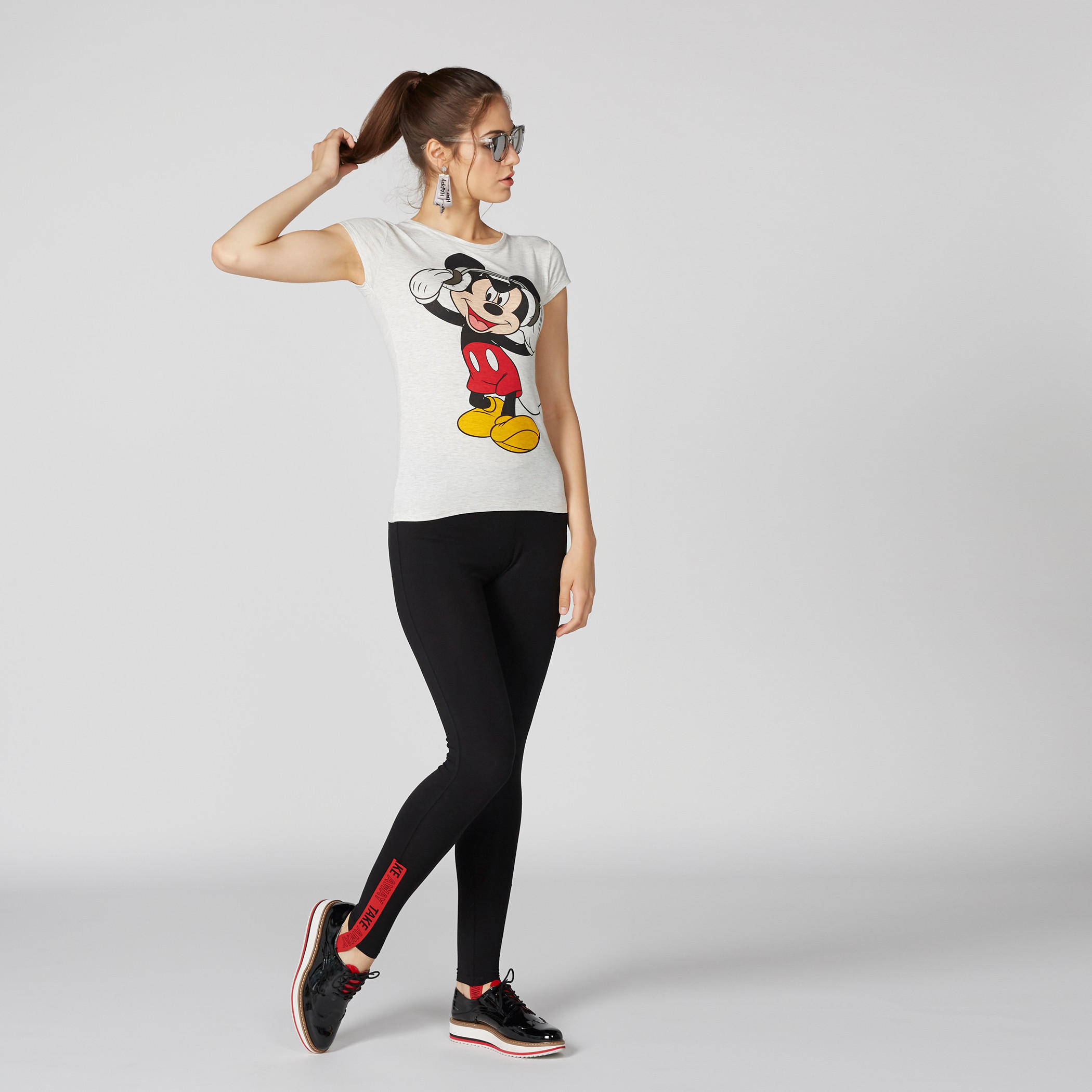 تيشيرت بطبعات ميكي ماوس بياقة مستديرة وأكمام كاب-women-clothing-tshirts-image-3