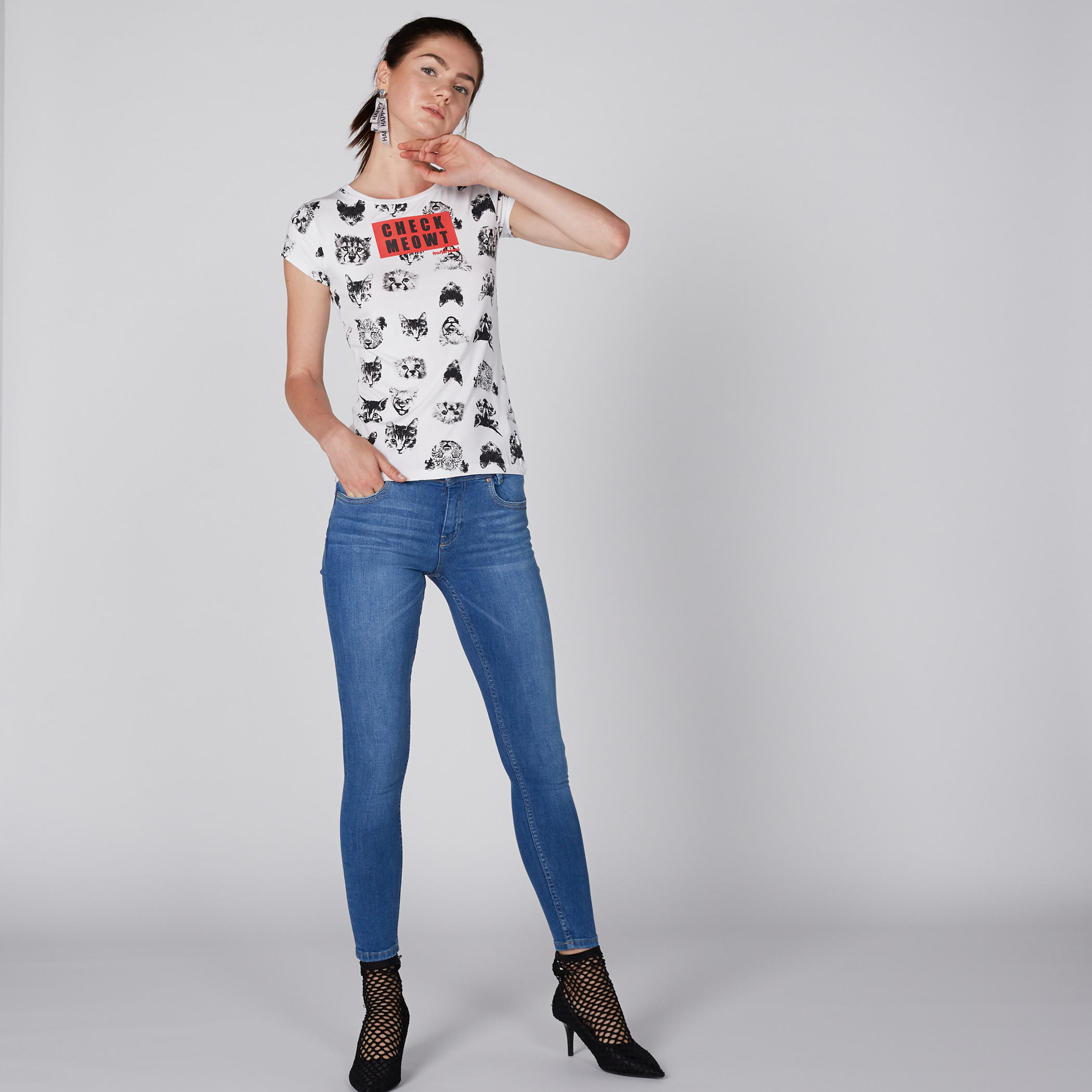 تيشيرت بياقة مستديرة وأكمام قصيرة وطبعات-women-clothing-tshirts-image-1