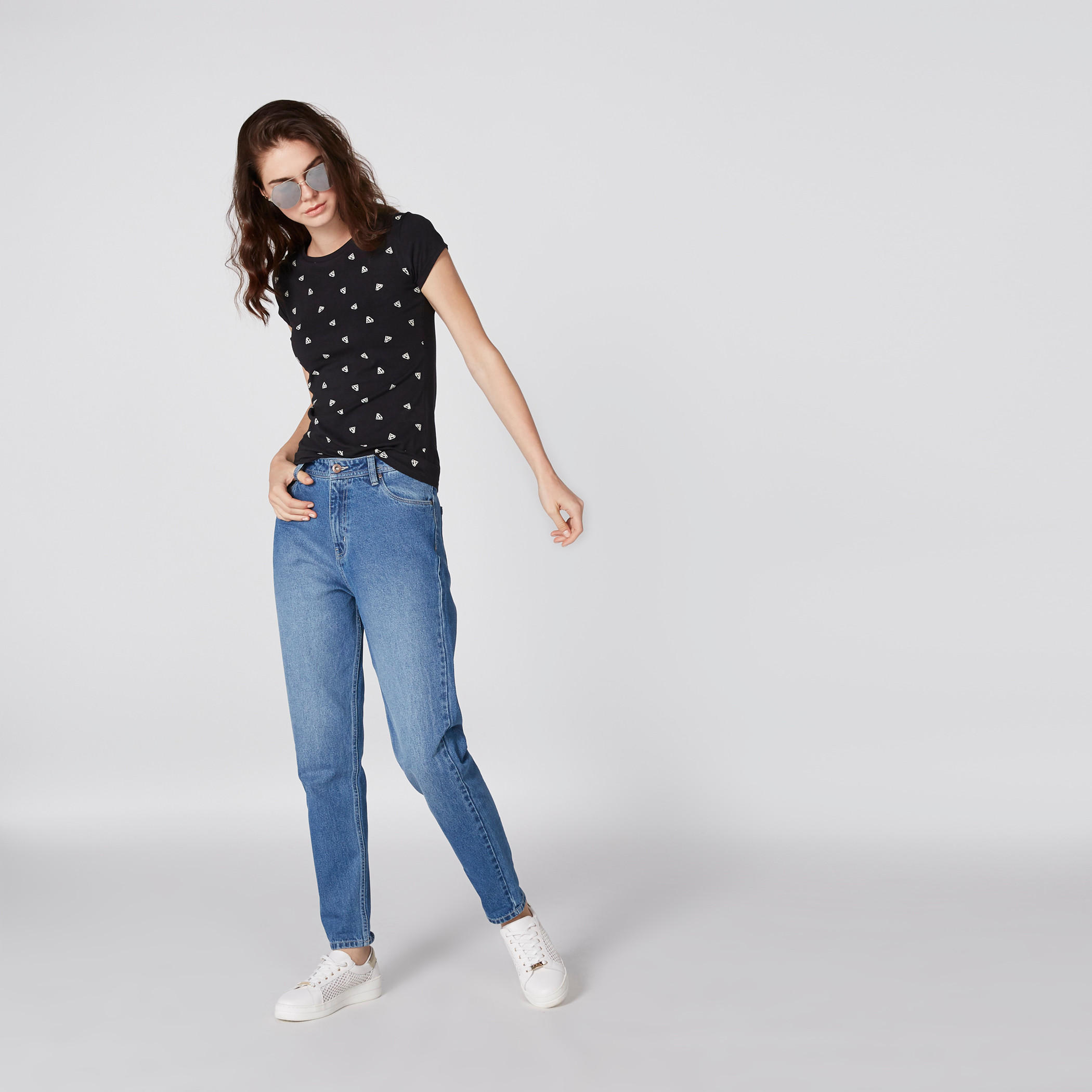 تيشيرت بياقة مستديرة وأكمام كاب وطبعات سوبرمان-women-clothing-tshirts-image-2