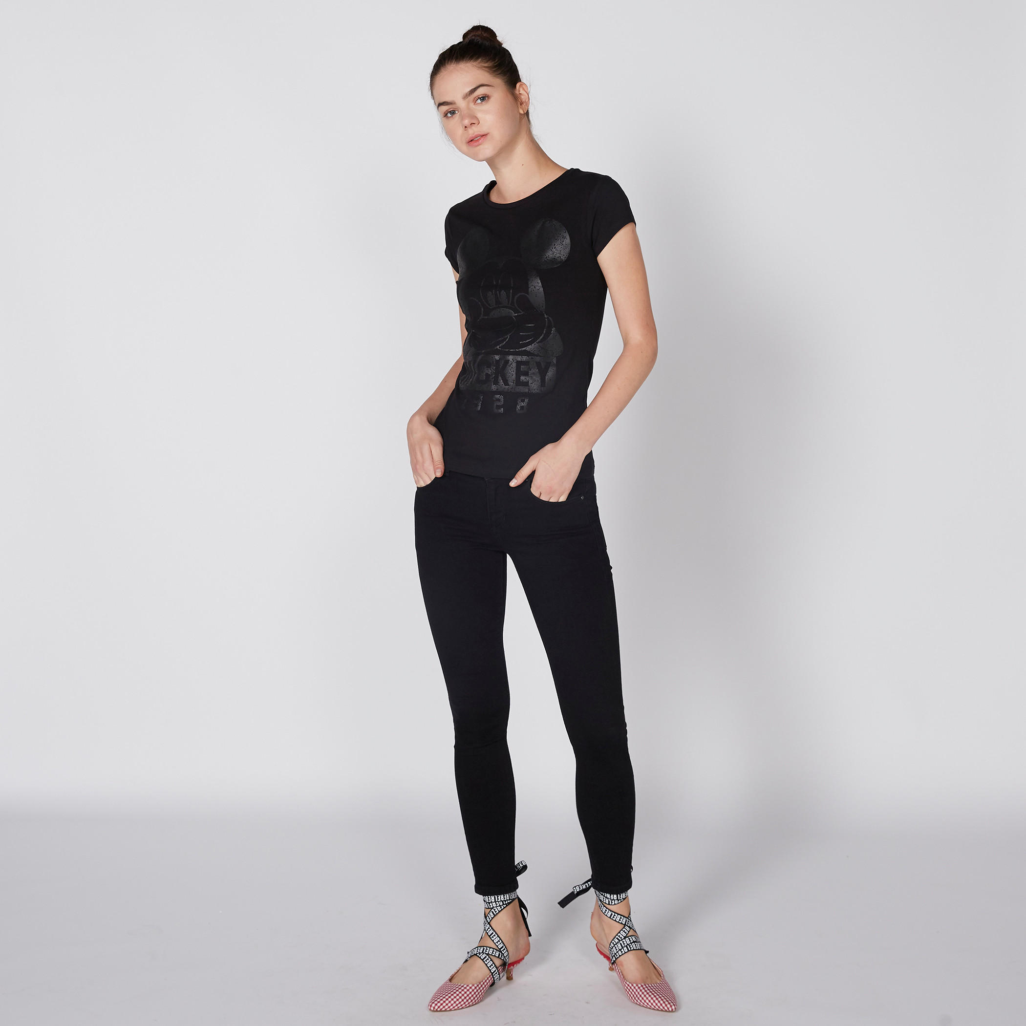 تيشيرت بأكمام كاب وياقة مستديرة وطبعات ميكي ماوس-women-clothing-tshirts-image-2