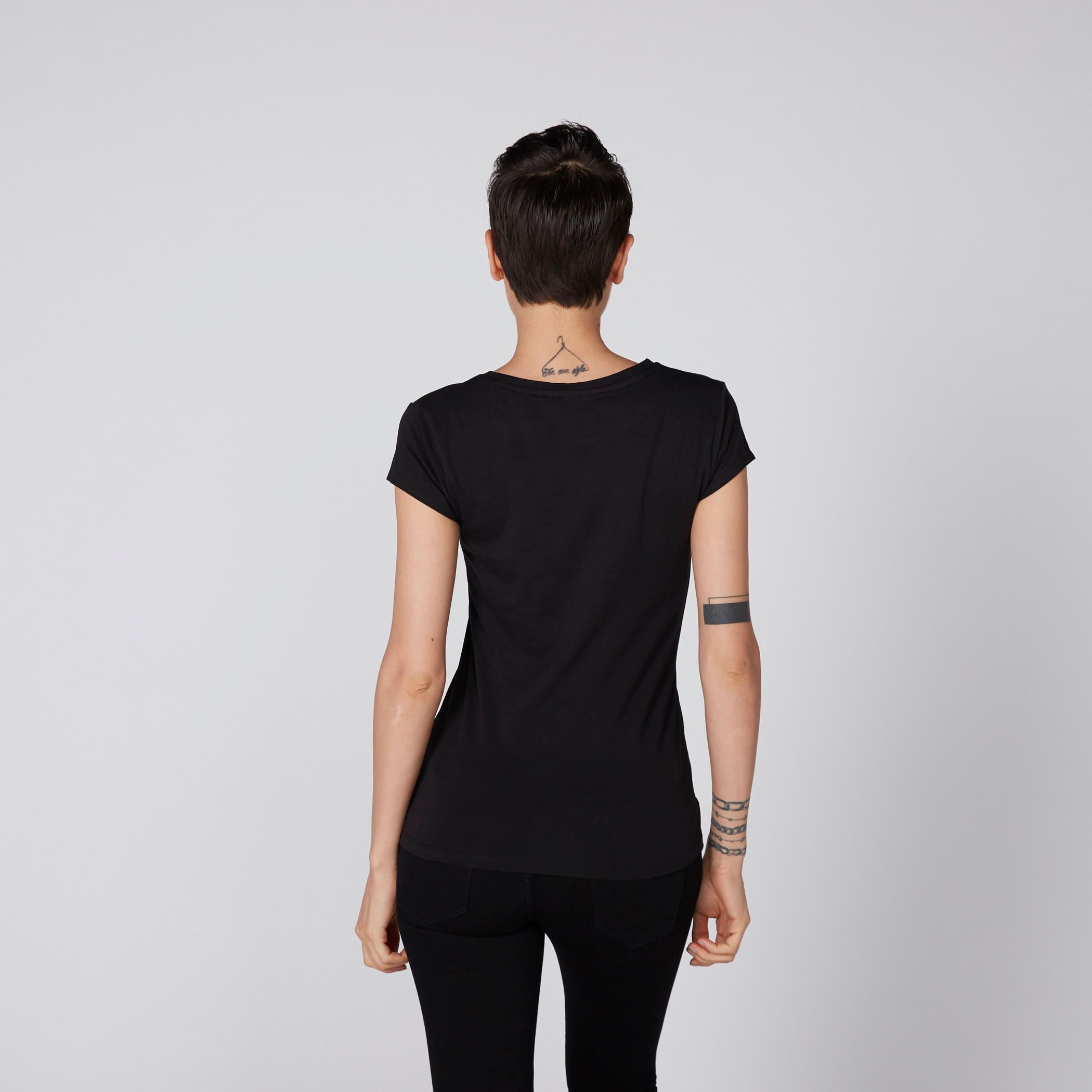تيشيرت بياقة مستديرة وطبعات ميكي ماوس وميني ماوس-women-clothing-tshirts-image-2
