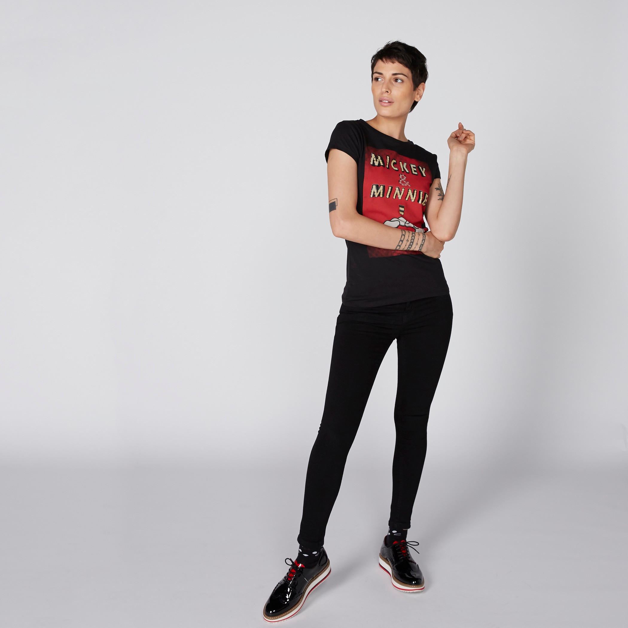 تيشيرت بياقة مستديرة وطبعات ميكي ماوس وميني ماوس-women-clothing-tshirts-image-3