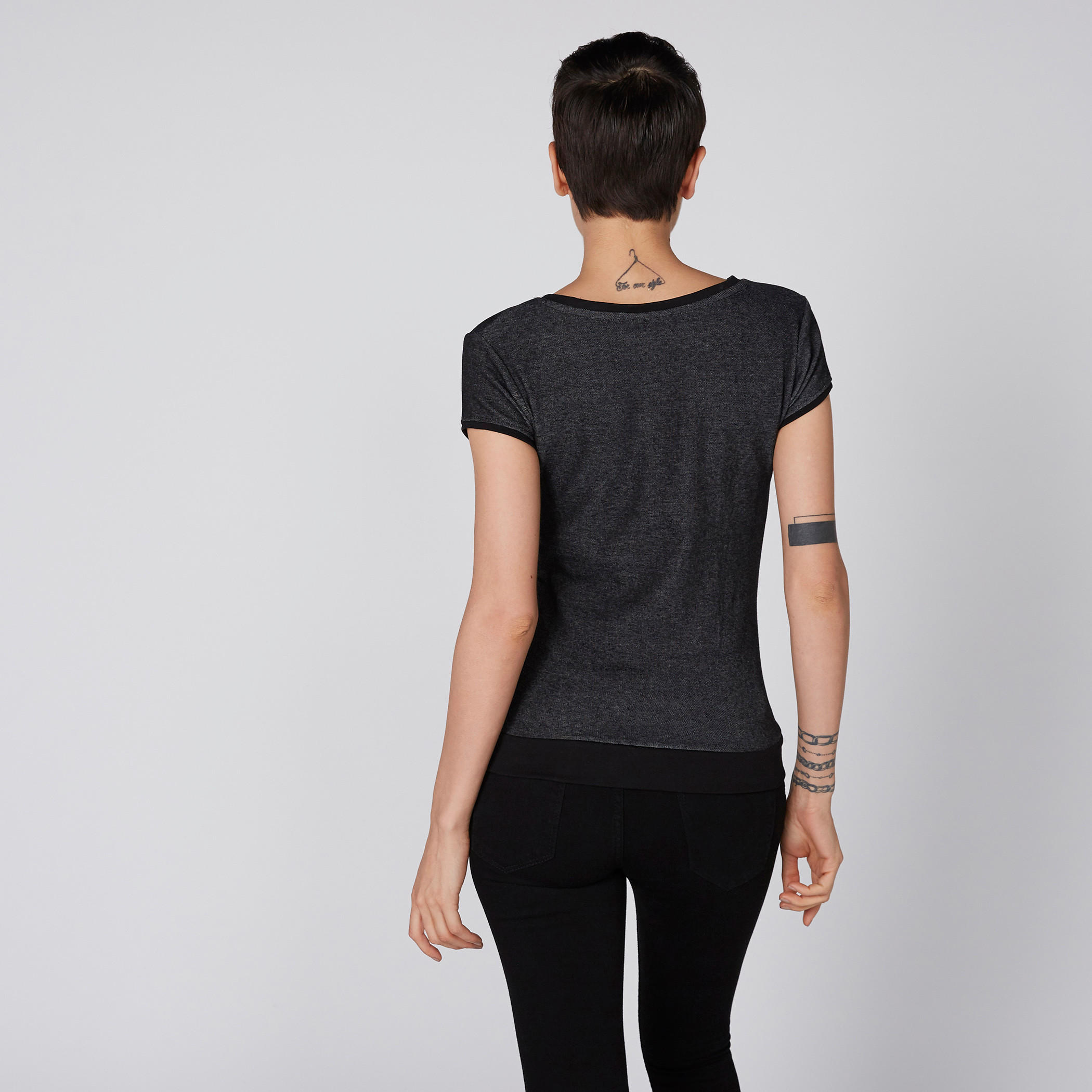 تيشيرت بياقة مستديرة وأكمام قصيرة وطبعات مينيونز-women-clothing-tshirts-image-3
